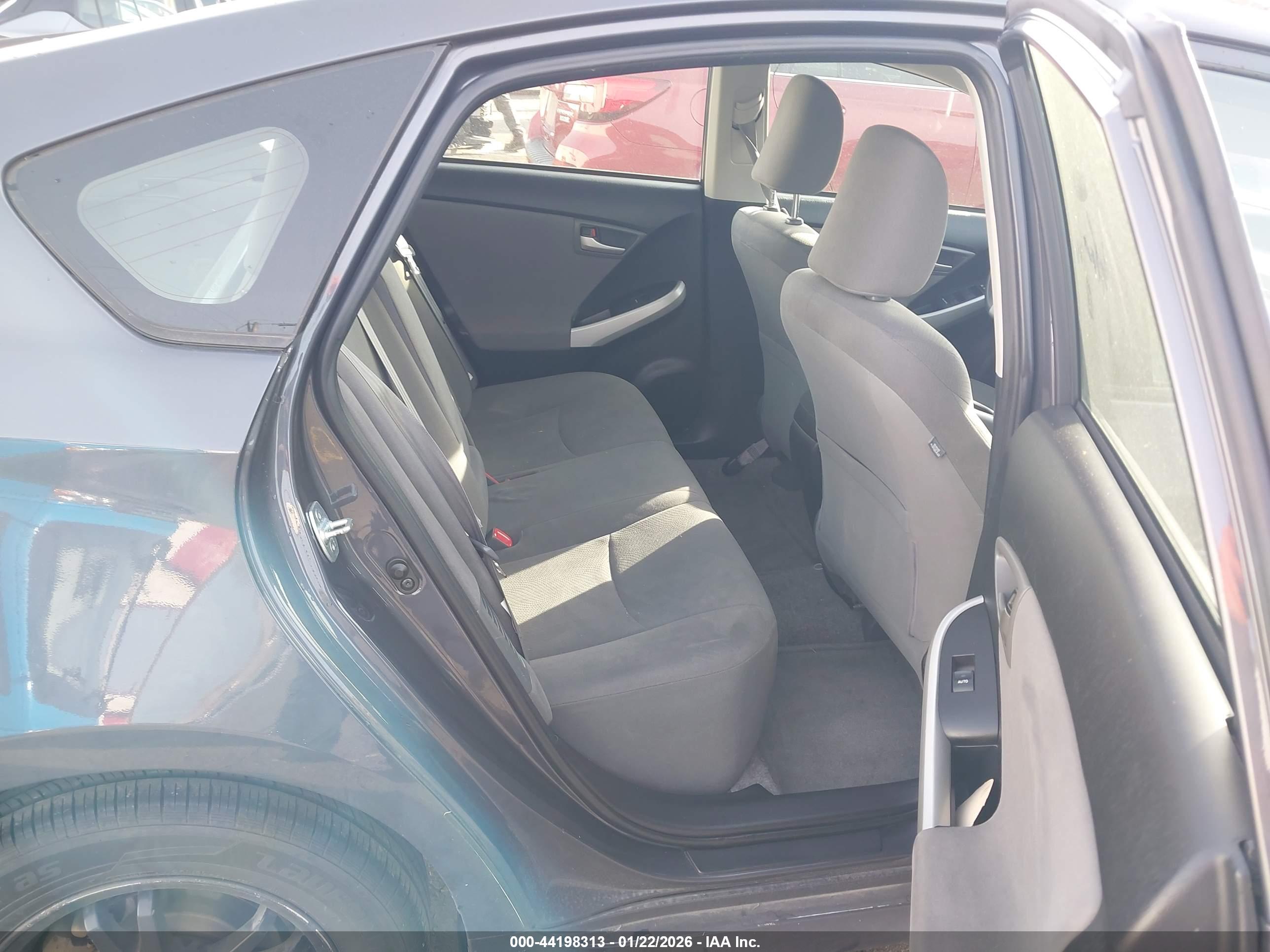 TOYOTA PRIUS image 8