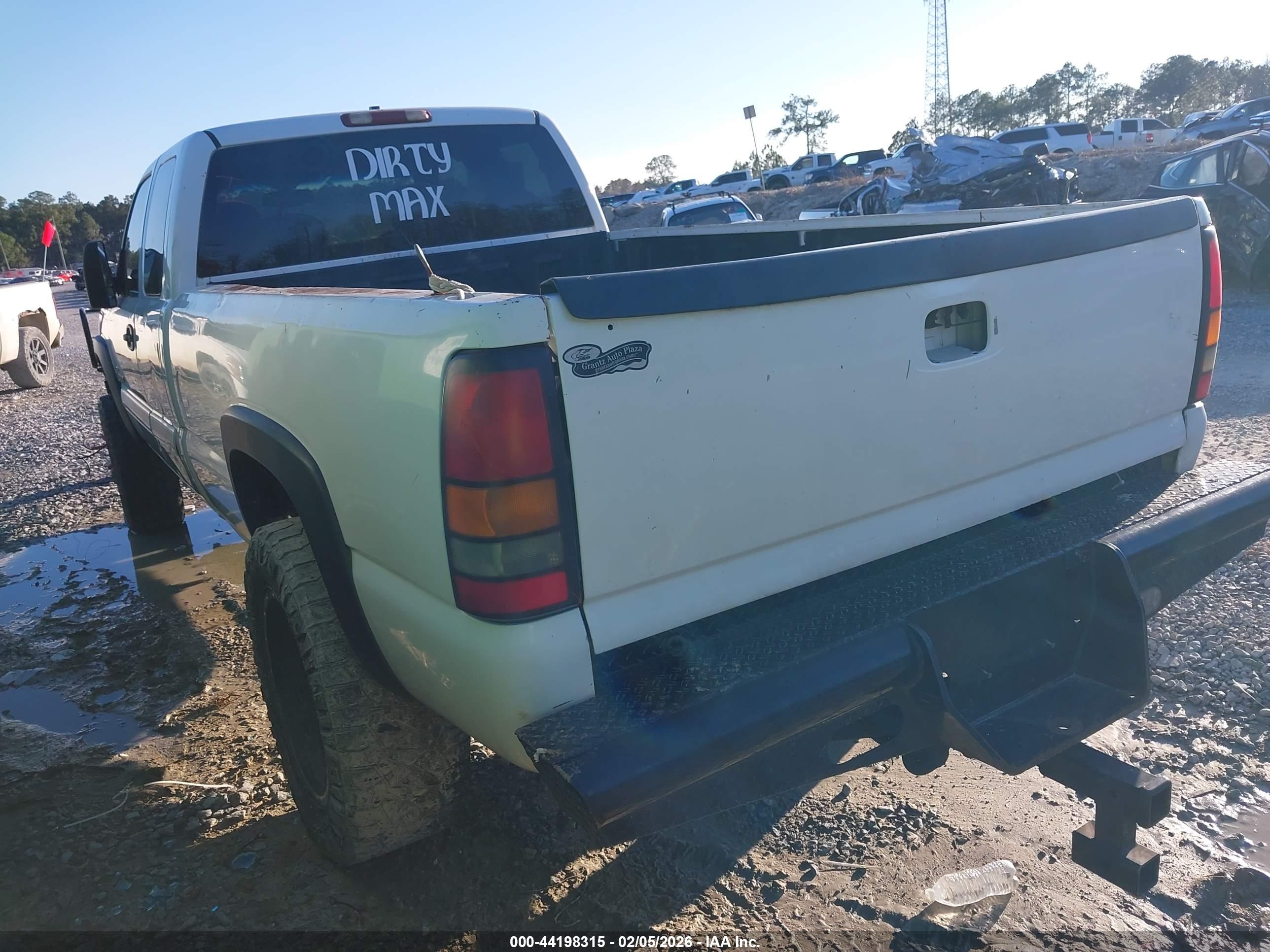 CHEVROLET SILVERADO image 3