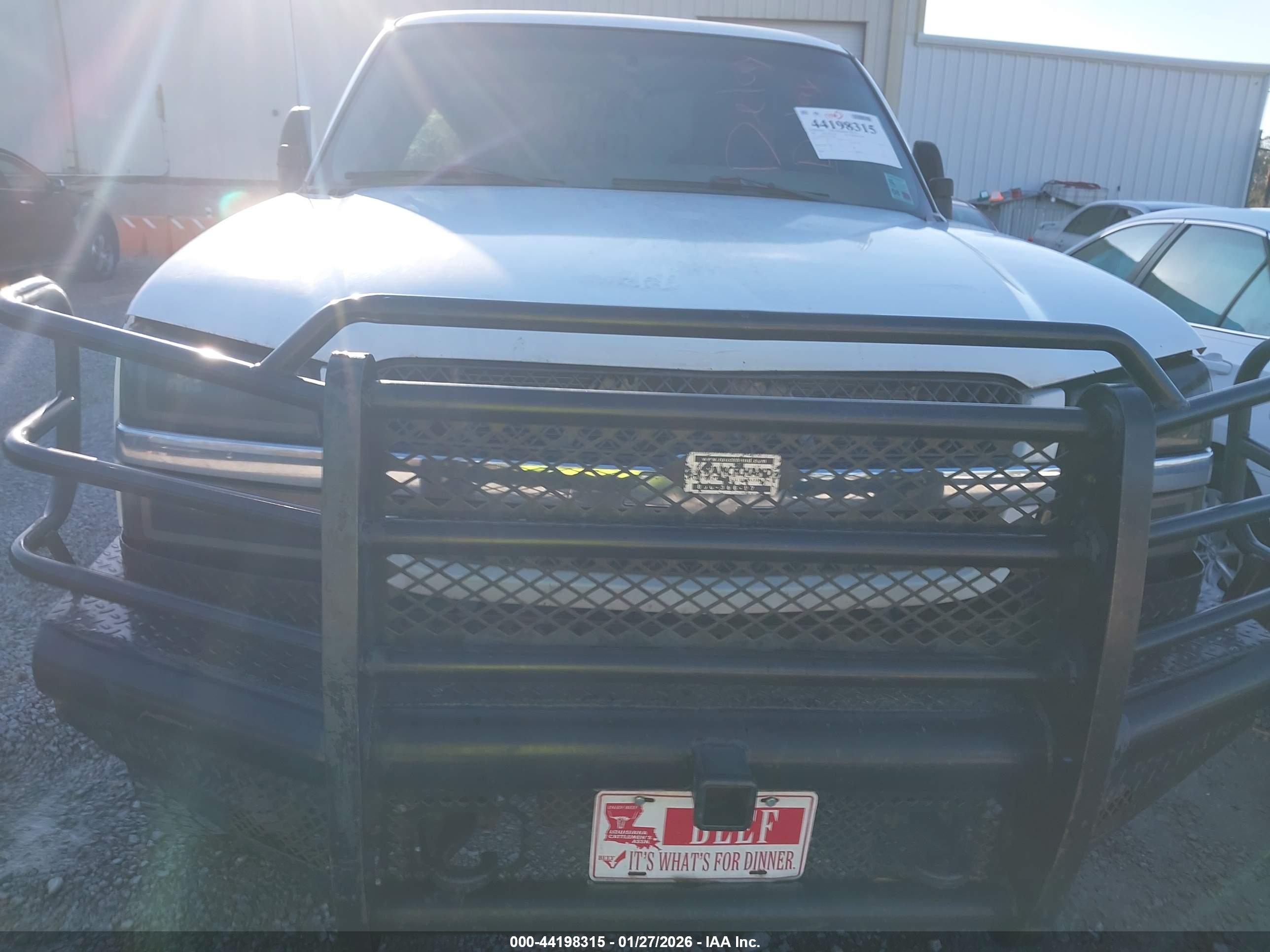 CHEVROLET SILVERADO image 6