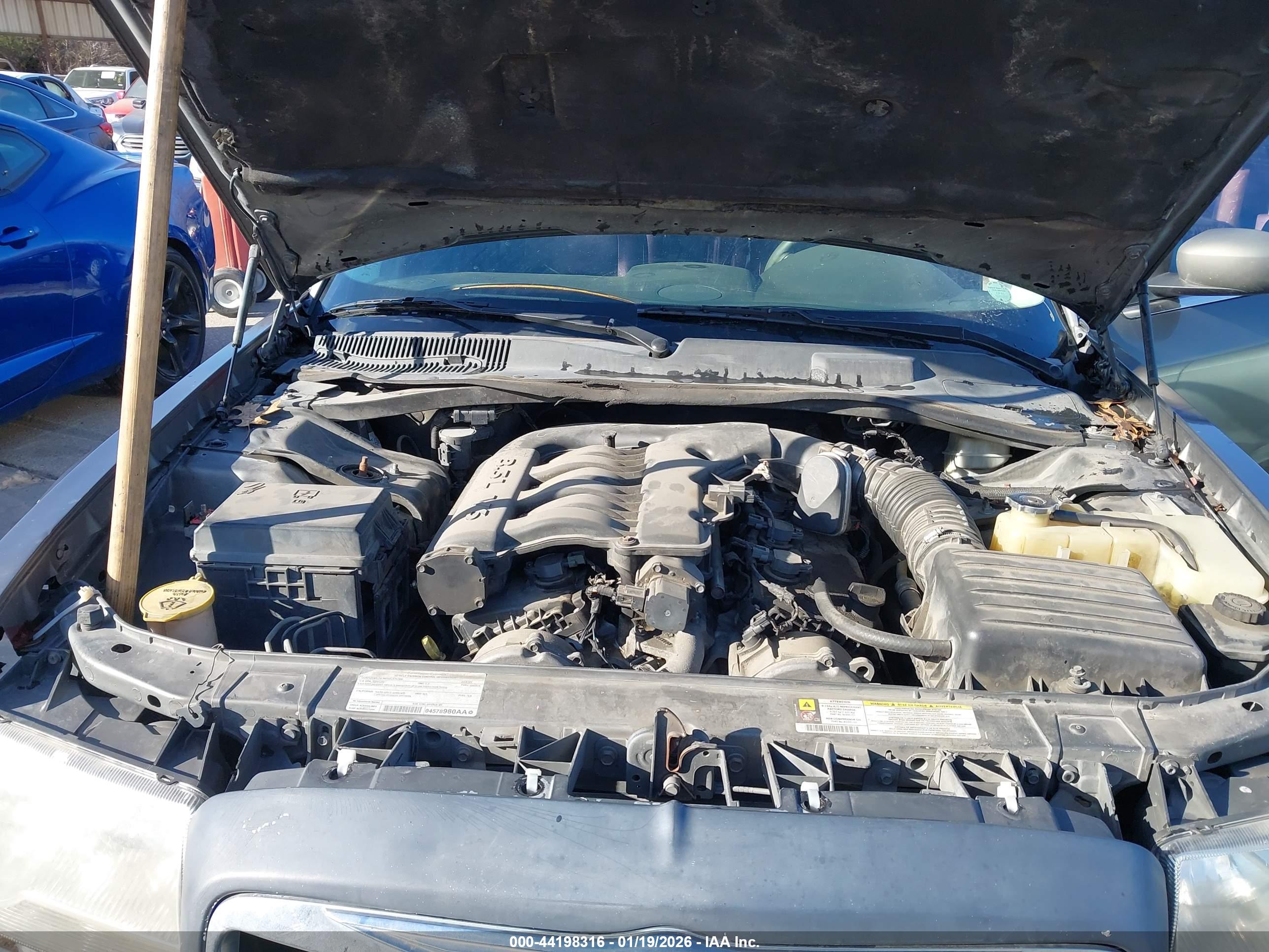 CHRYSLER 300 image 10