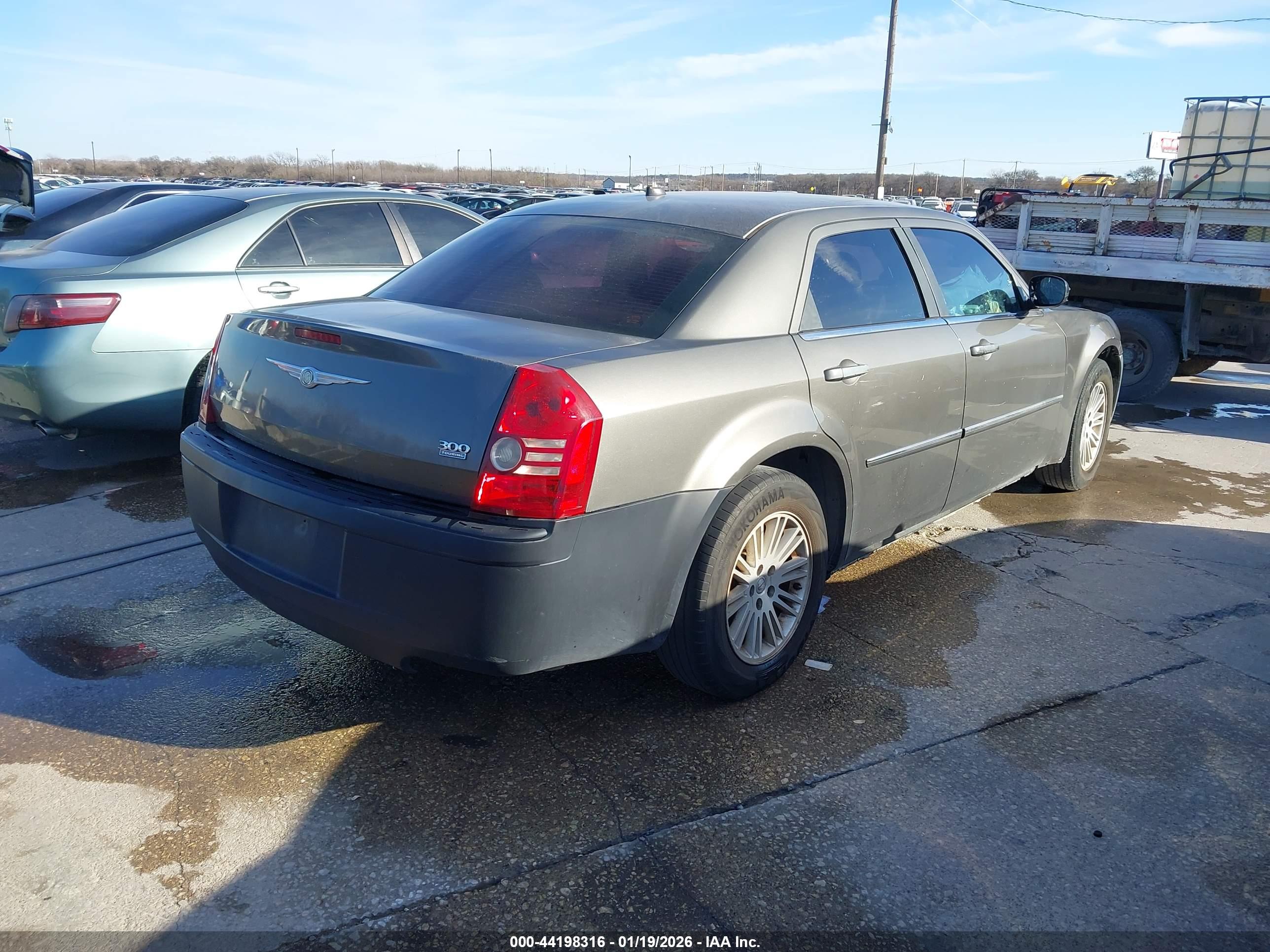 CHRYSLER 300 image 4