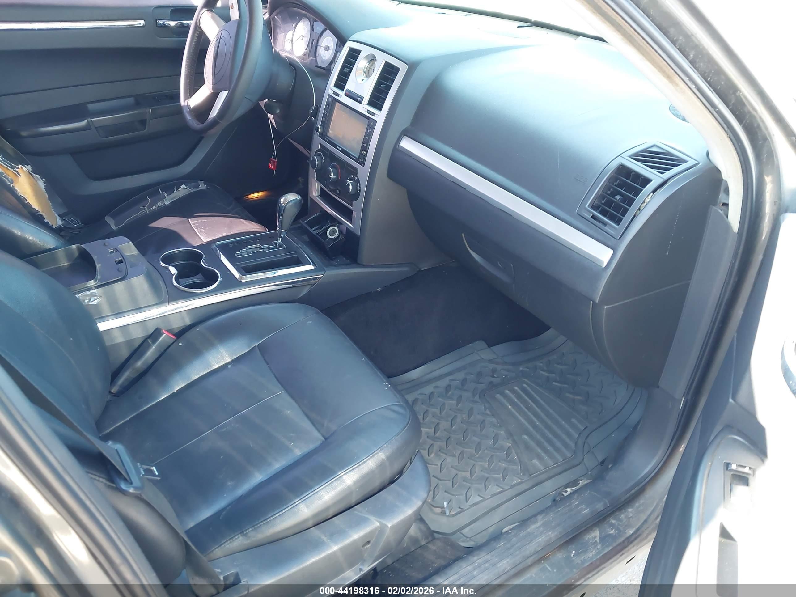 CHRYSLER 300 image 5