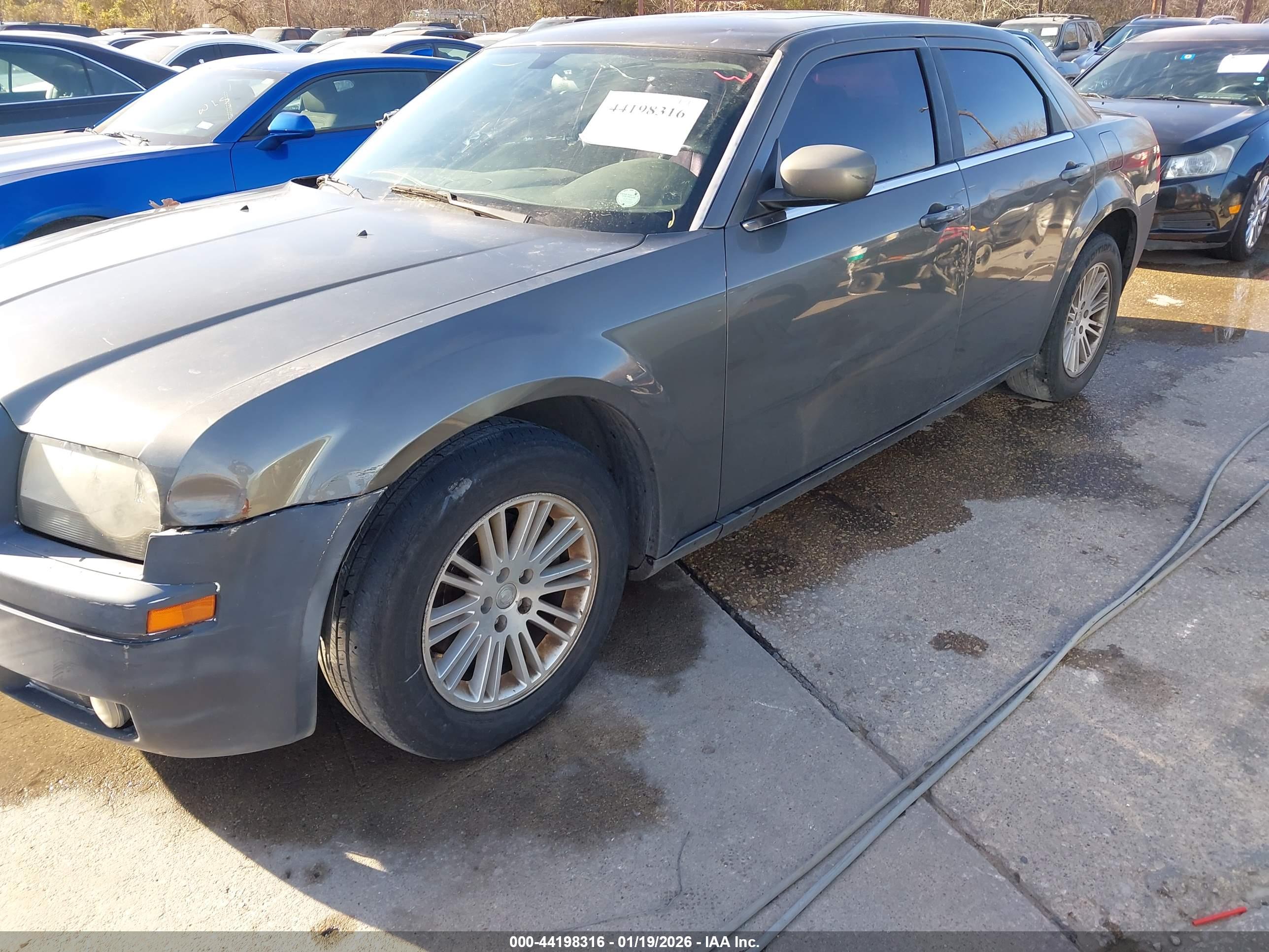 CHRYSLER 300 image 6