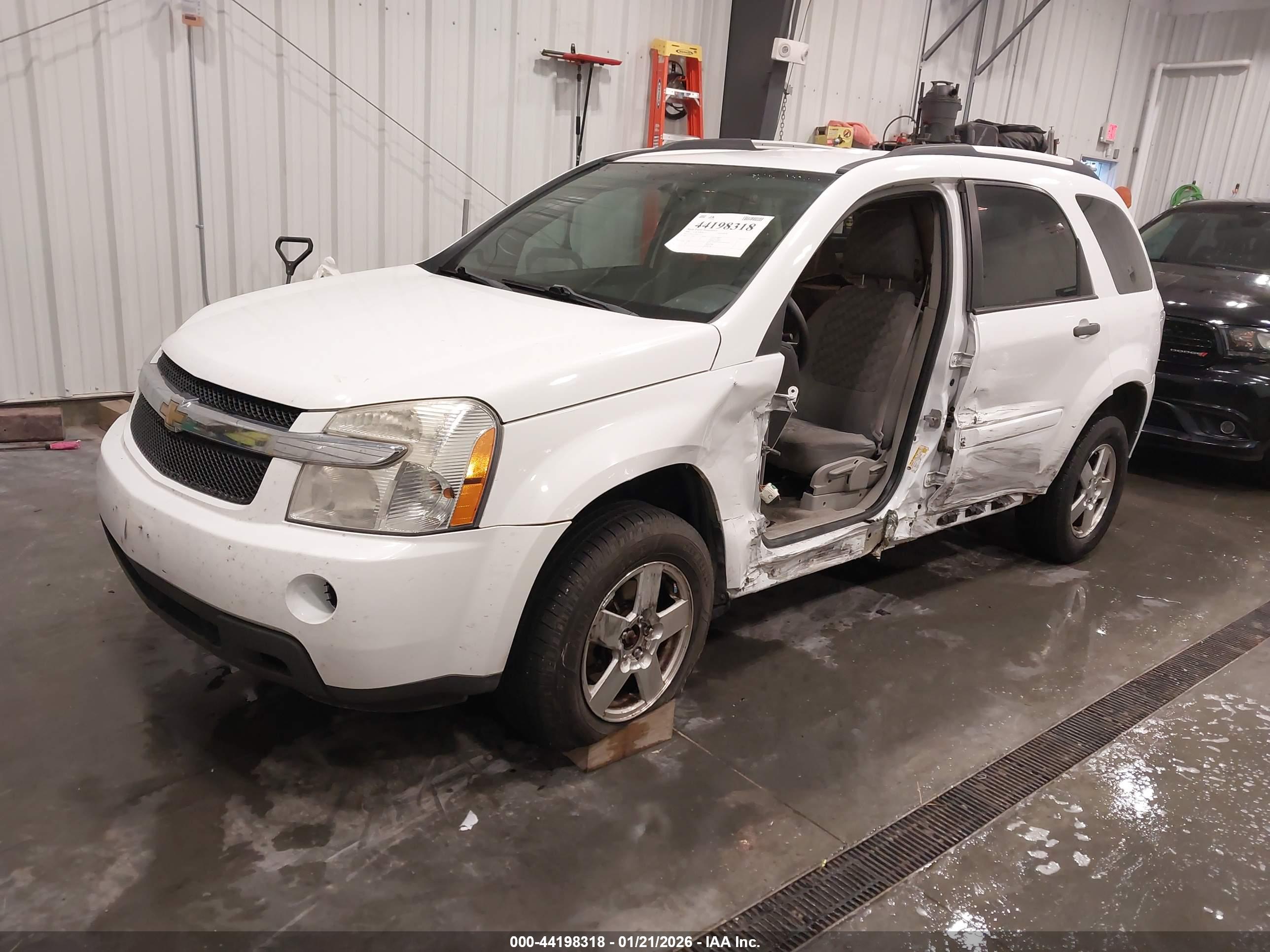 CHEVROLET EQUINOX image 2