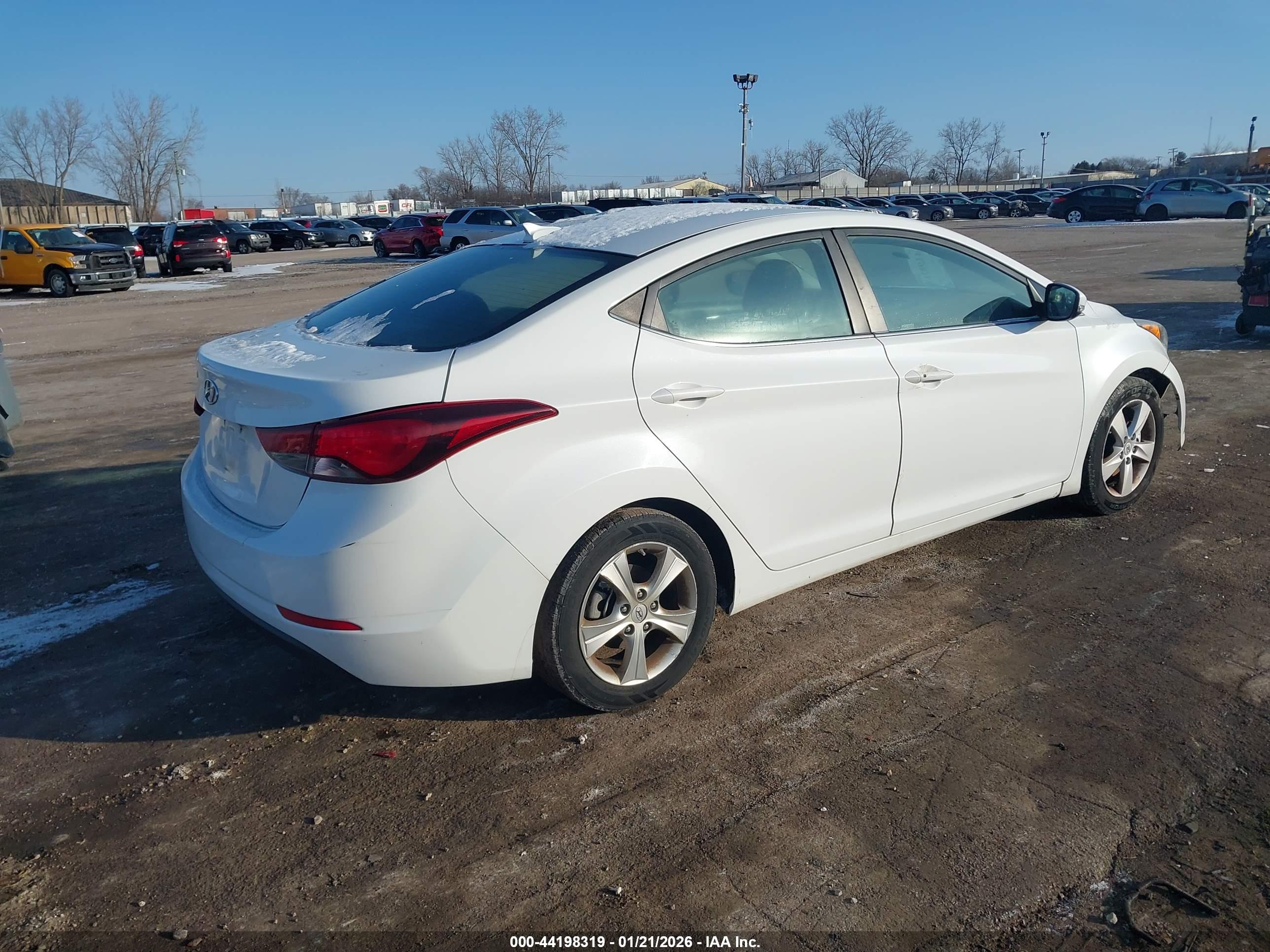 HYUNDAI ELANTRA image 4