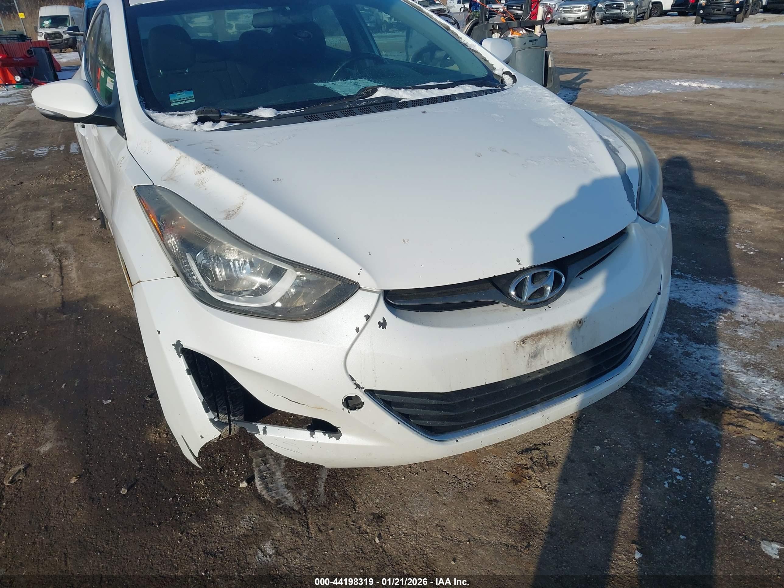 HYUNDAI ELANTRA image 6