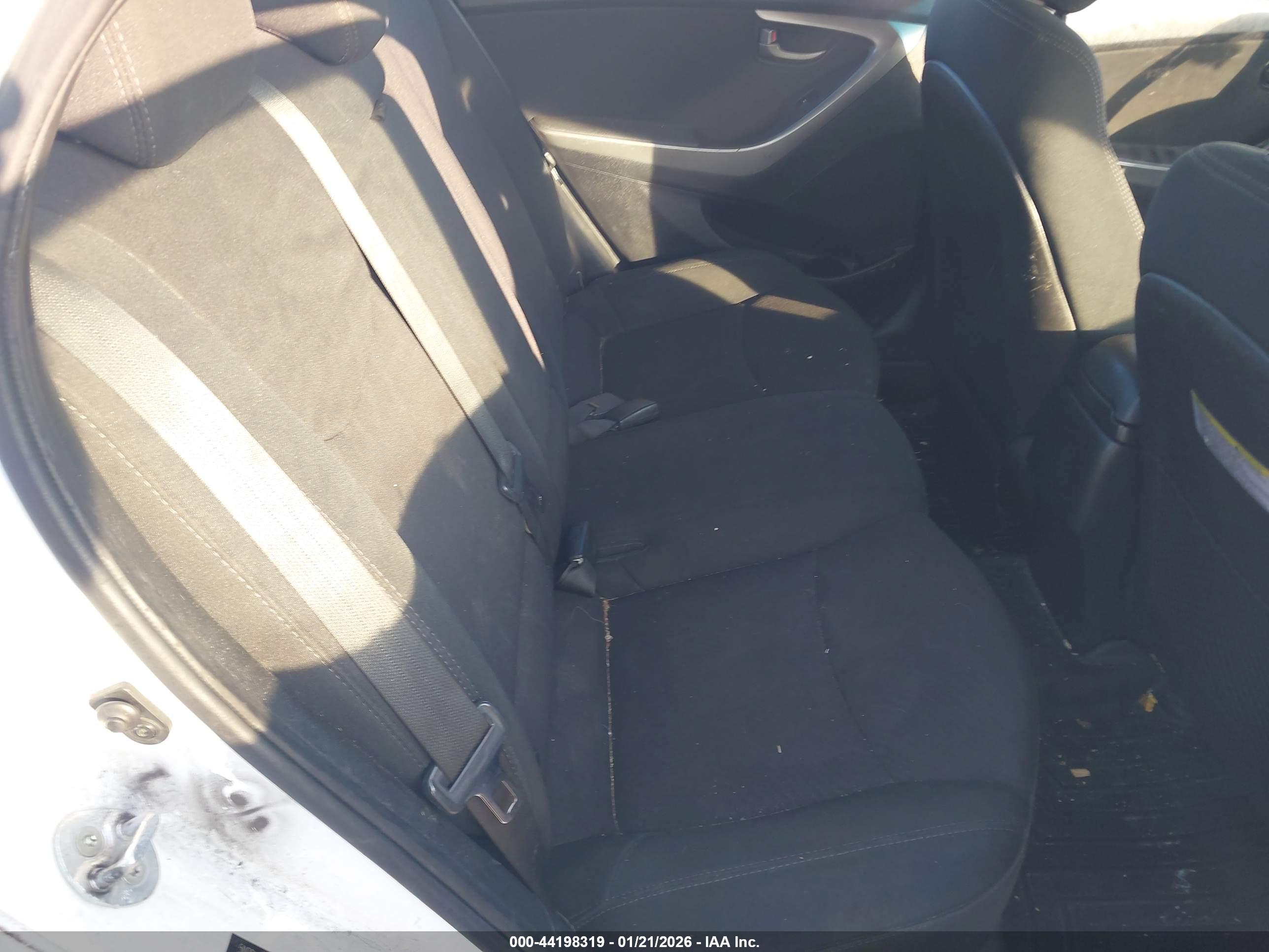 HYUNDAI ELANTRA image 8