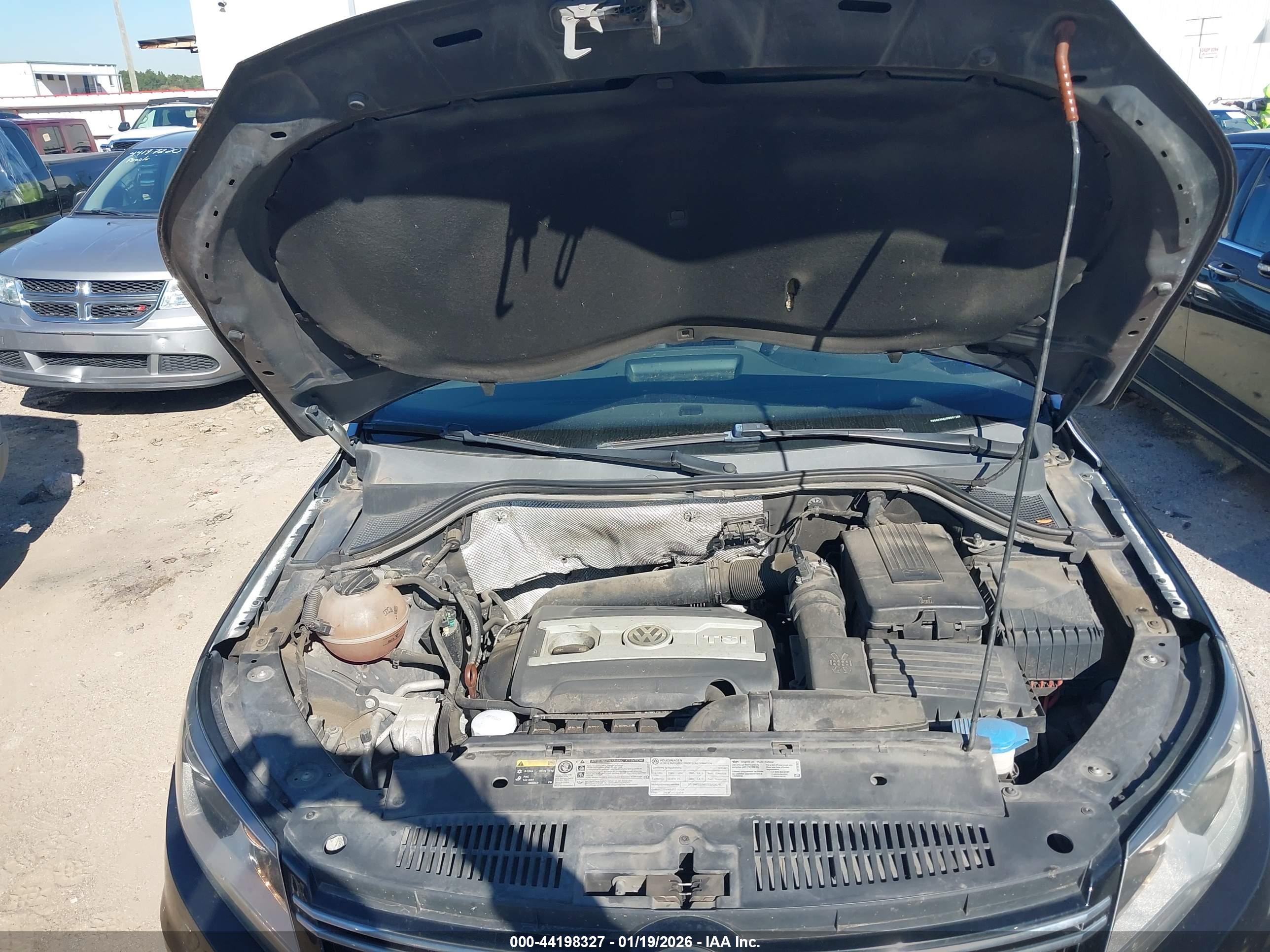 VOLKSWAGEN TIGUAN image 10