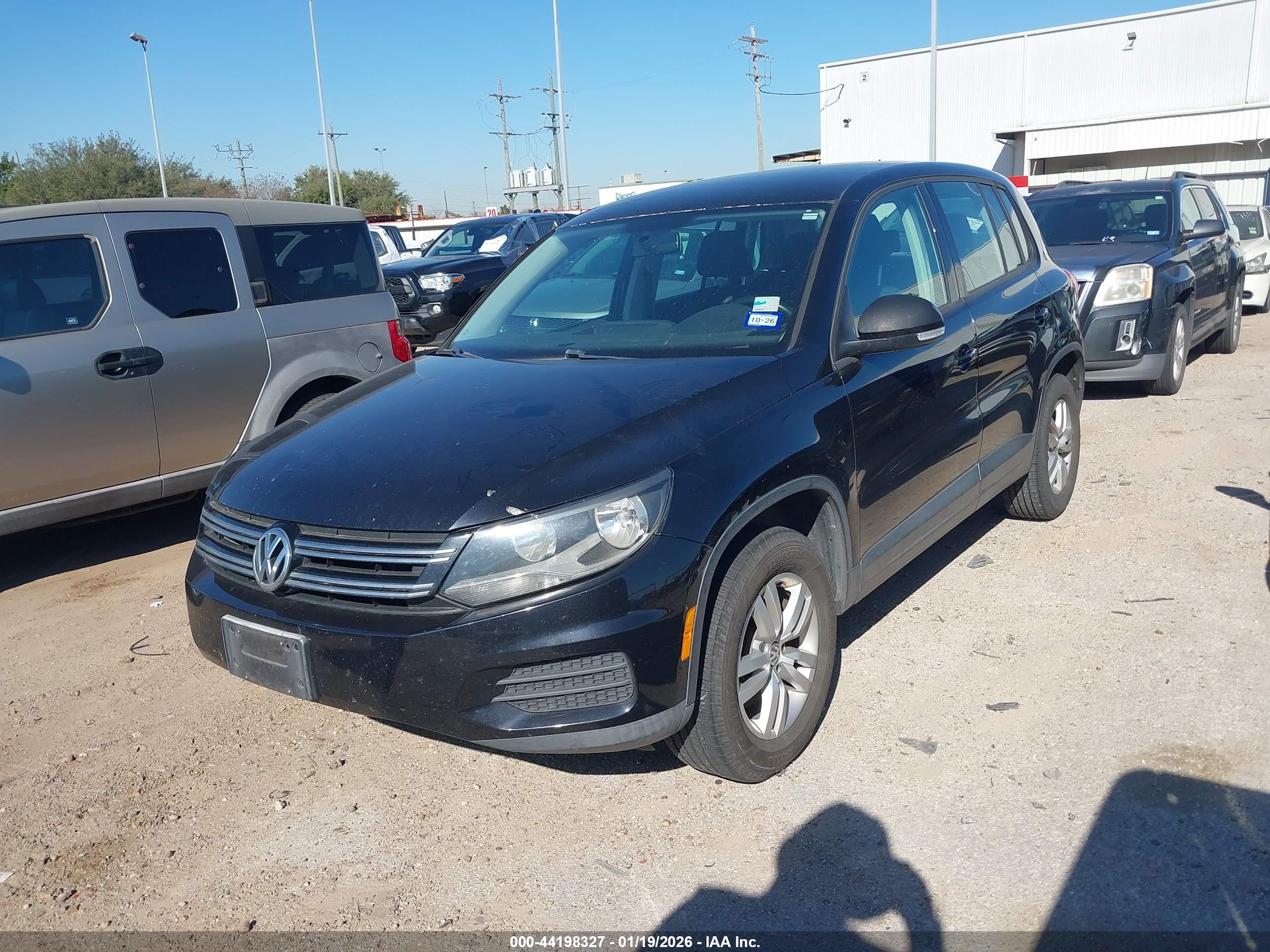VOLKSWAGEN TIGUAN image 2
