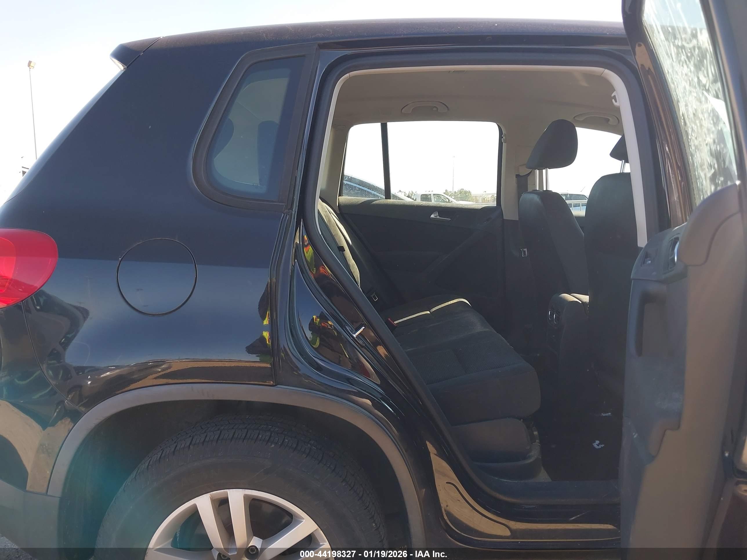 VOLKSWAGEN TIGUAN image 8