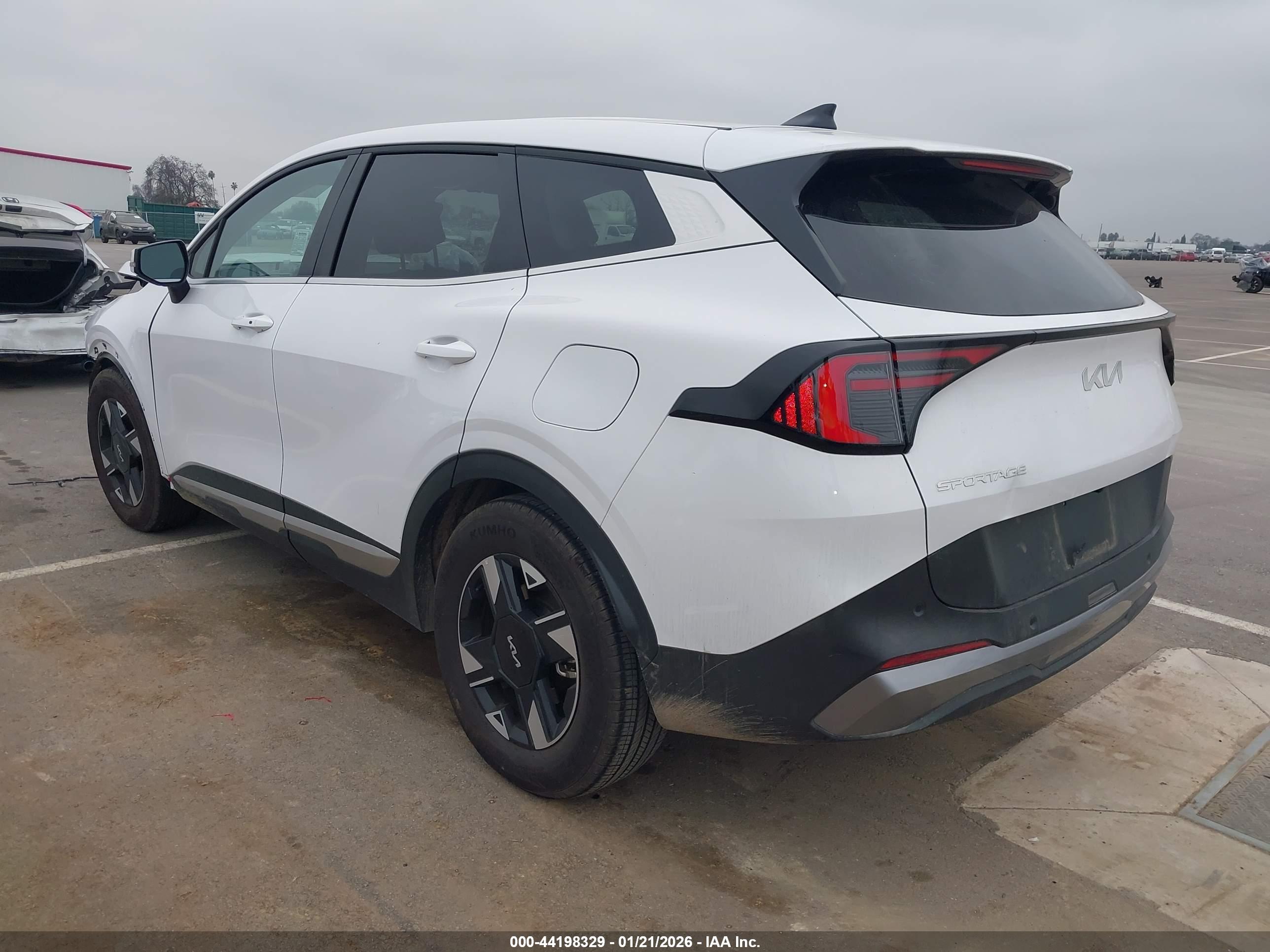 KIA SPORTAGE image 3