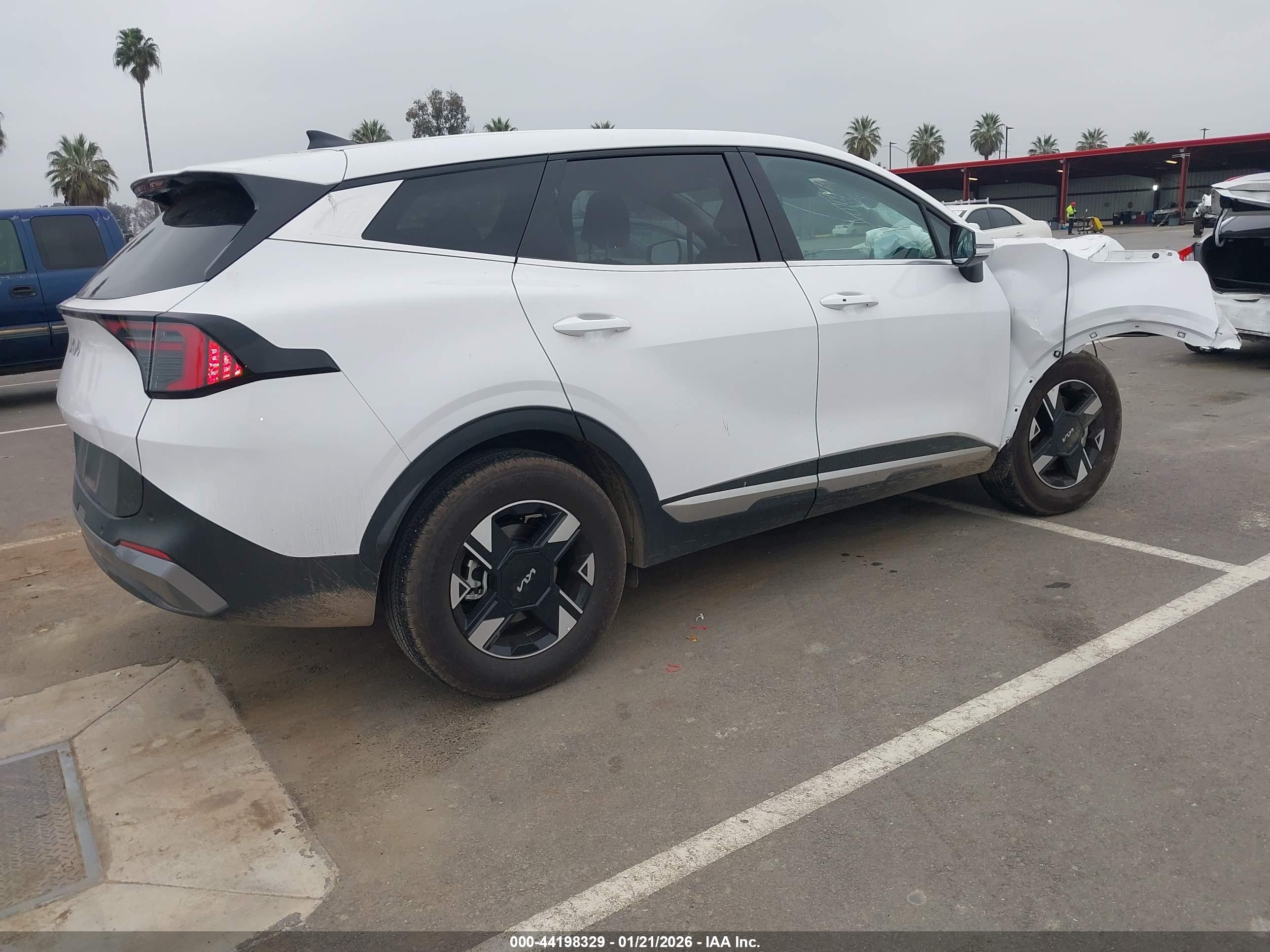 KIA SPORTAGE image 4