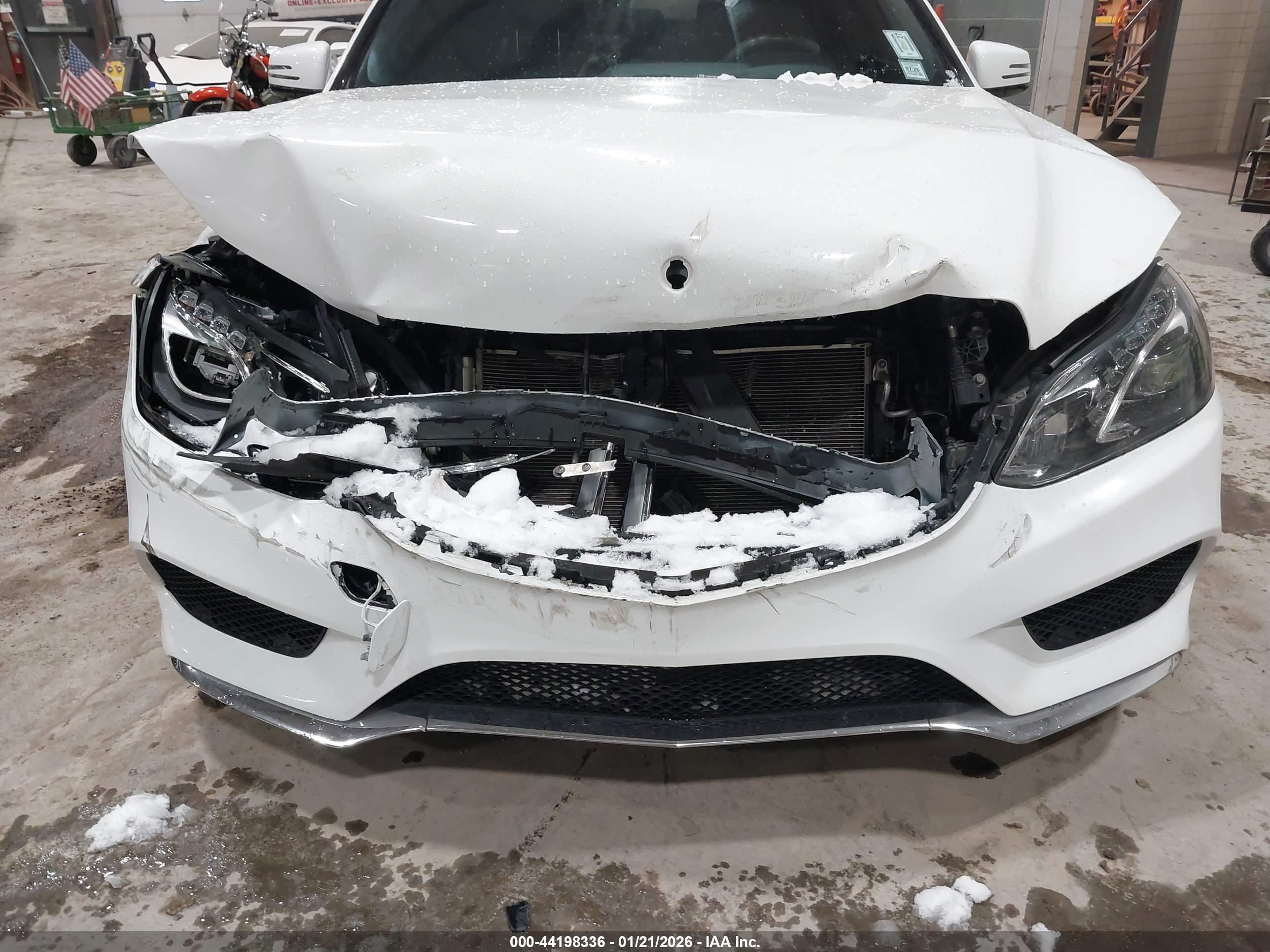 MERCEDES-BENZ E image 6