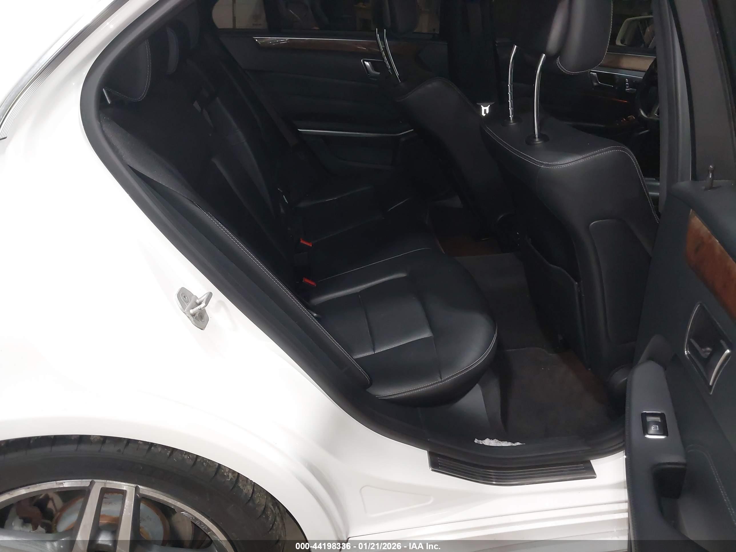 MERCEDES-BENZ E image 8