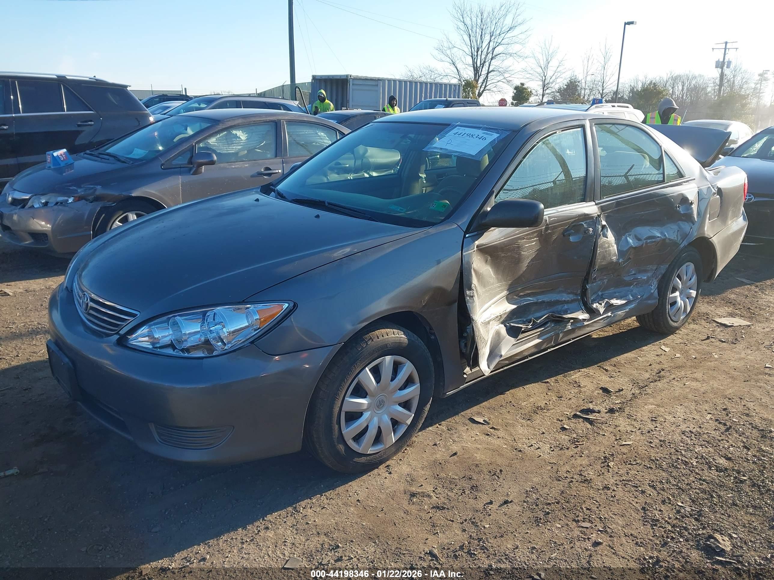 TOYOTA CAMRY image 2