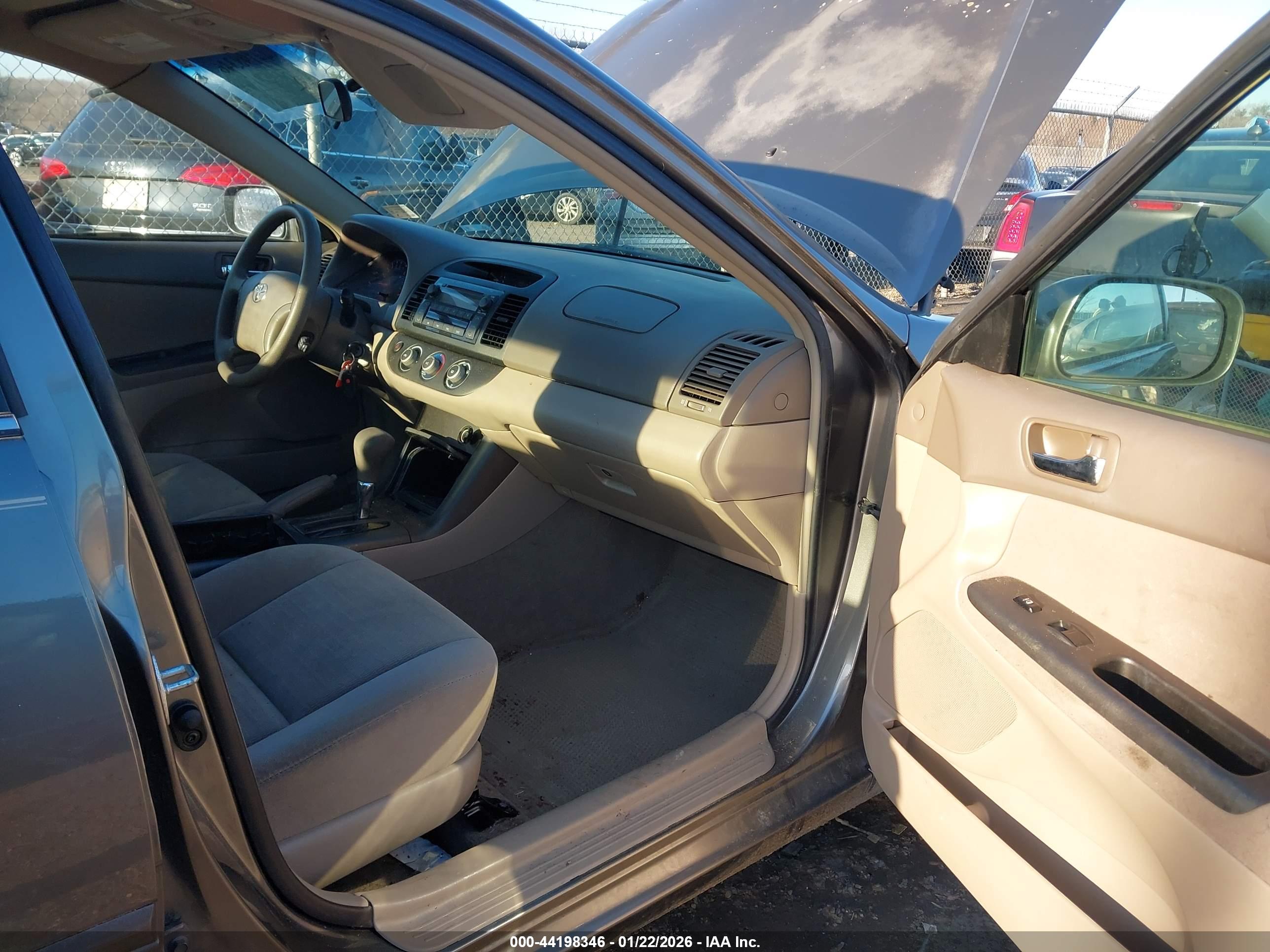 TOYOTA CAMRY image 5
