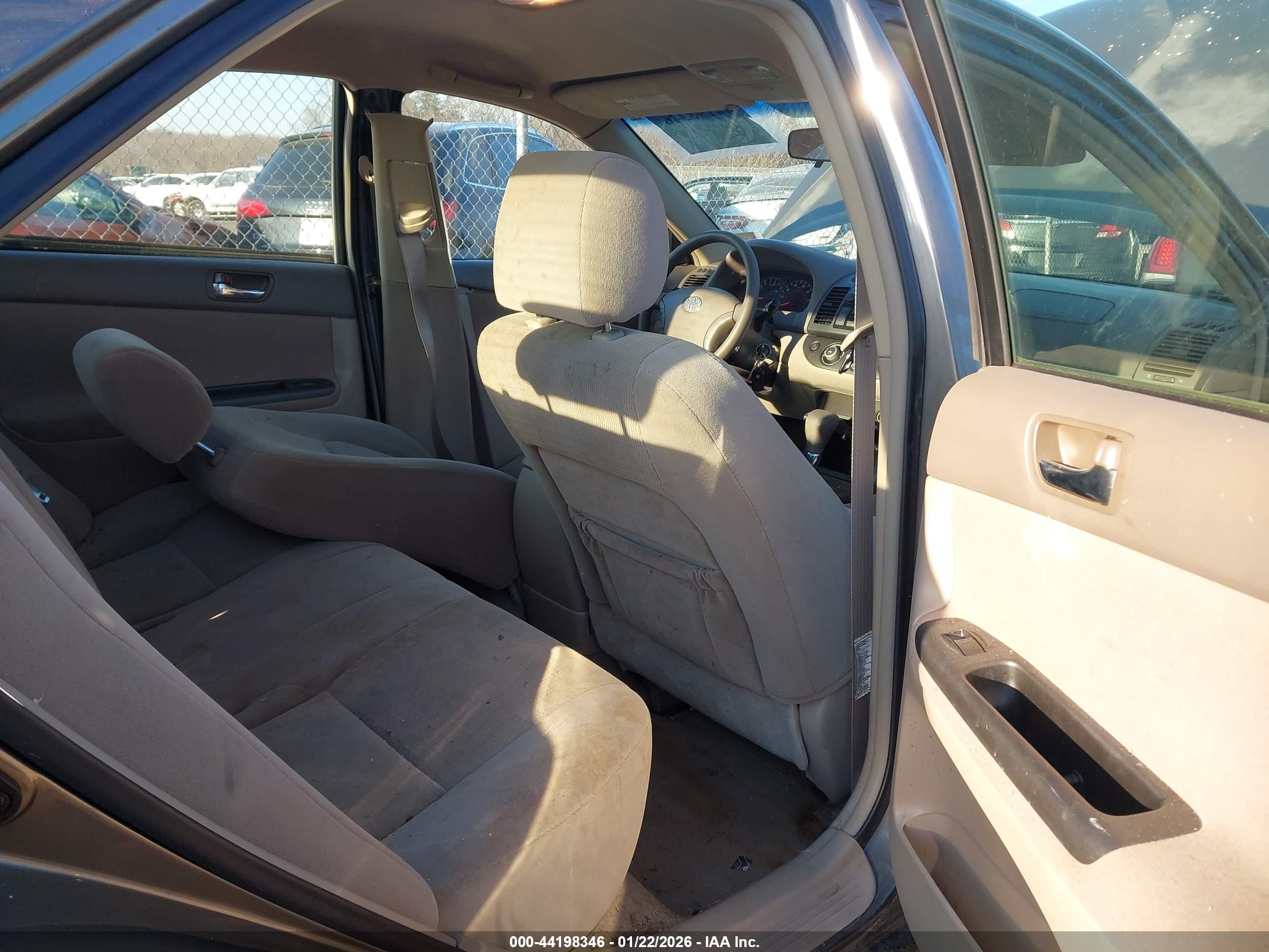 TOYOTA CAMRY image 8