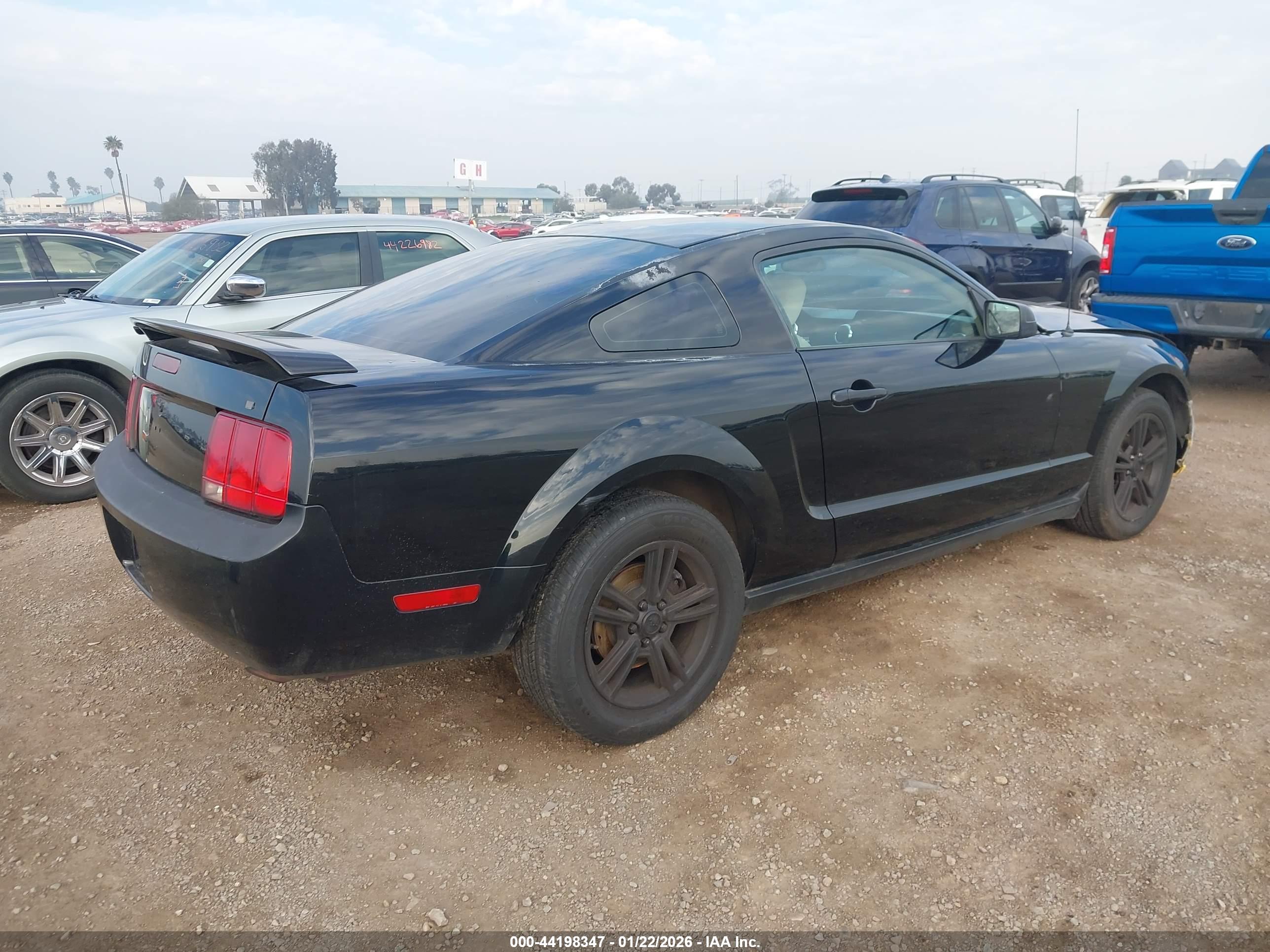 FORD MUSTANG image 4