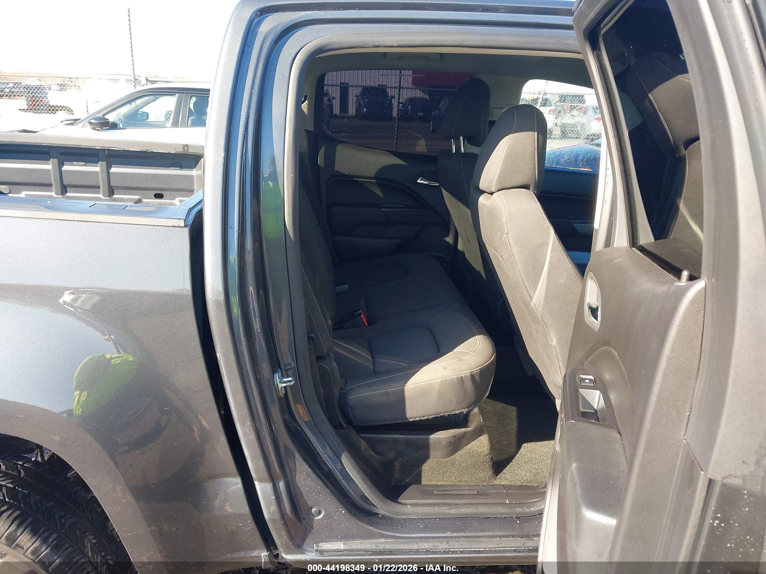 CHEVROLET COLORADO image 8