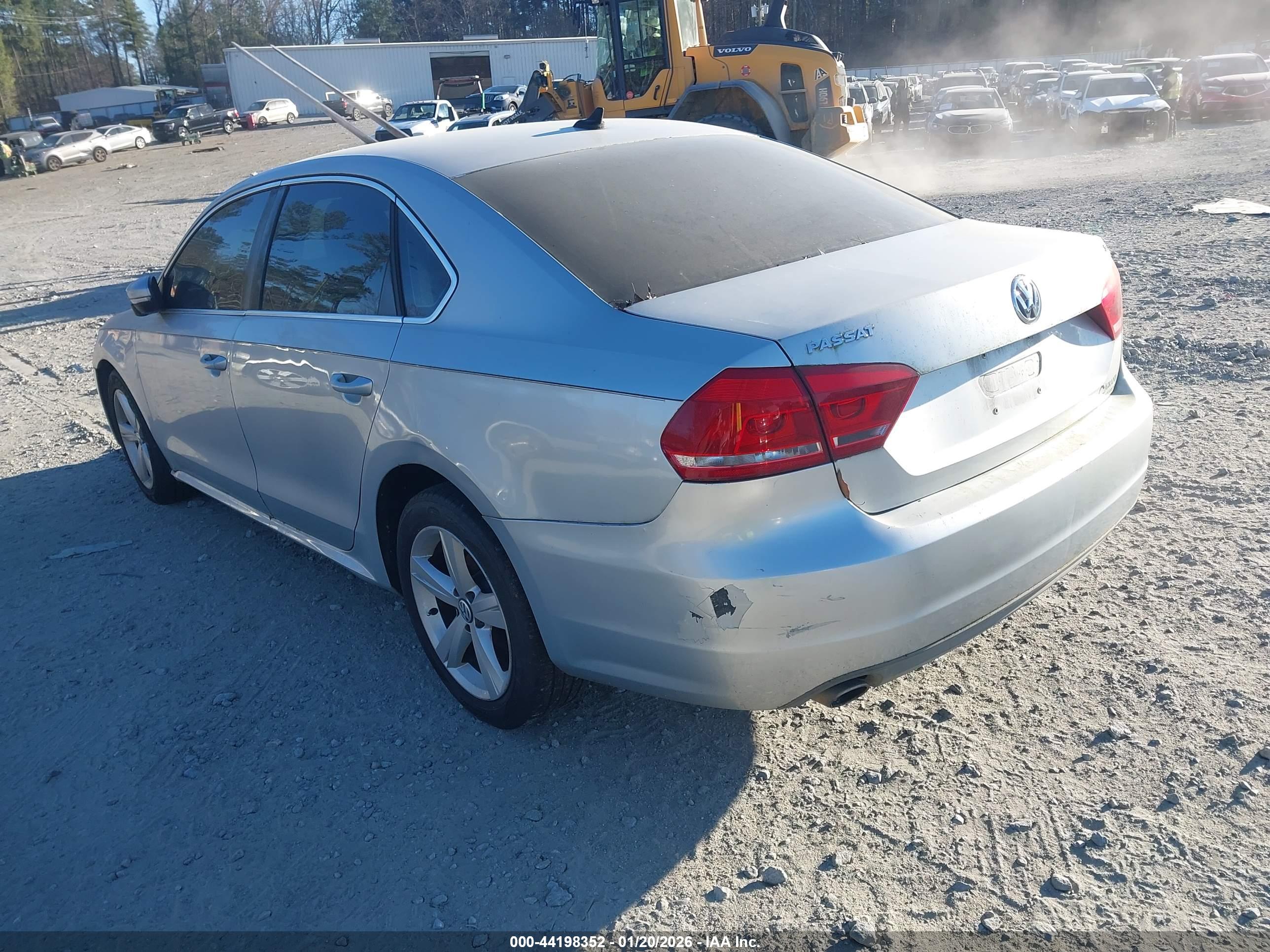 VOLKSWAGEN PASSAT image 3