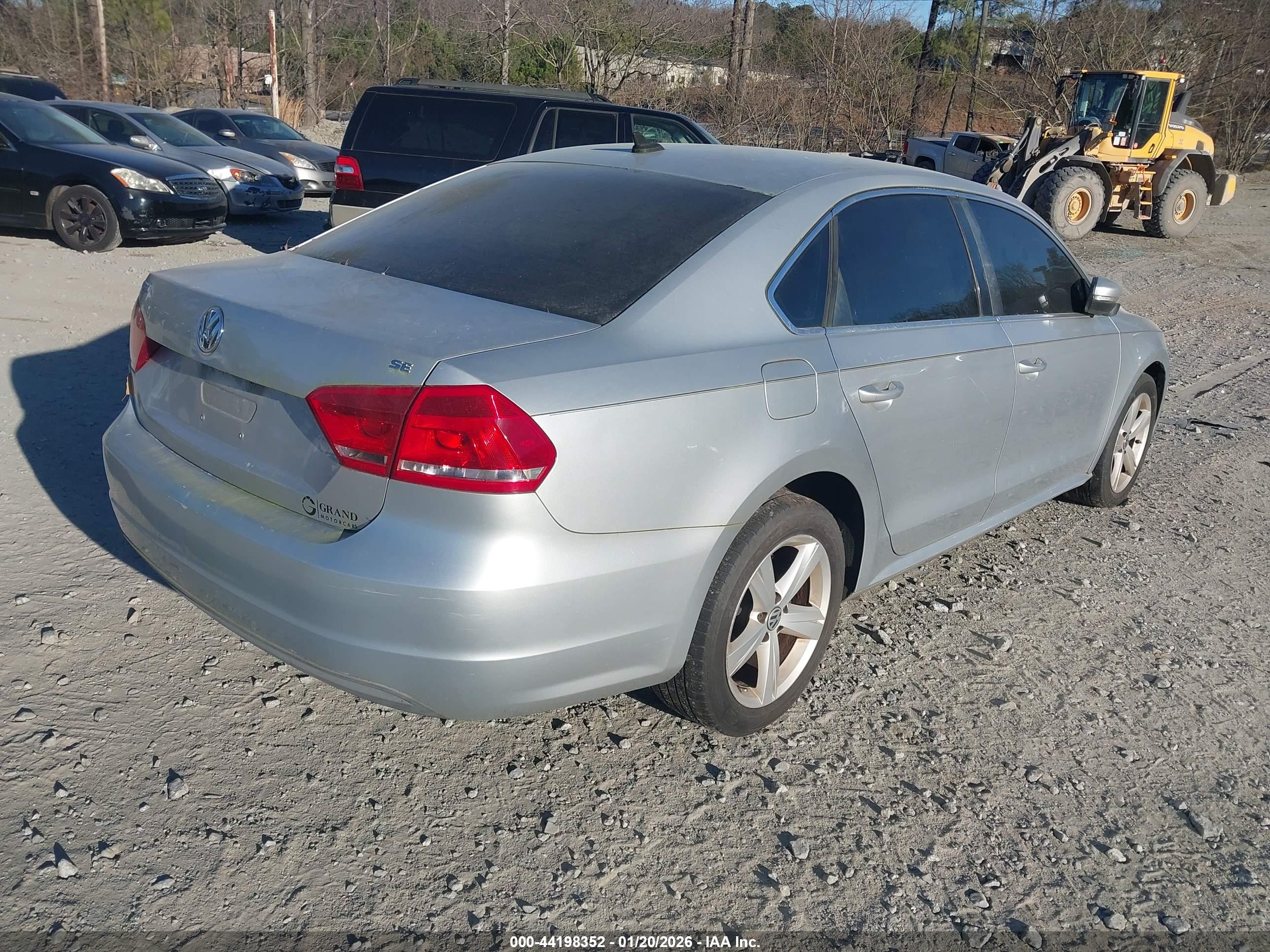 VOLKSWAGEN PASSAT image 4