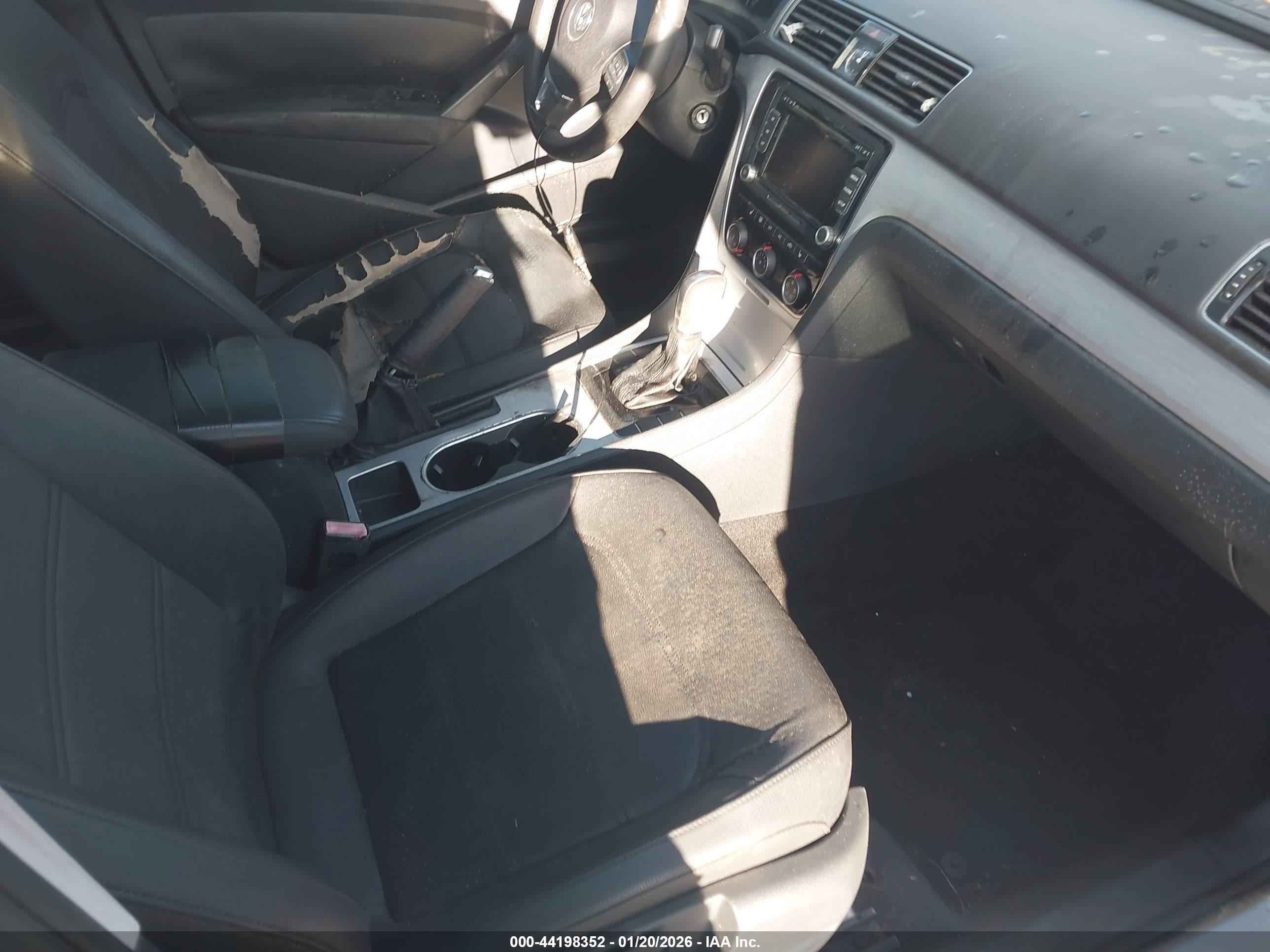 VOLKSWAGEN PASSAT image 5
