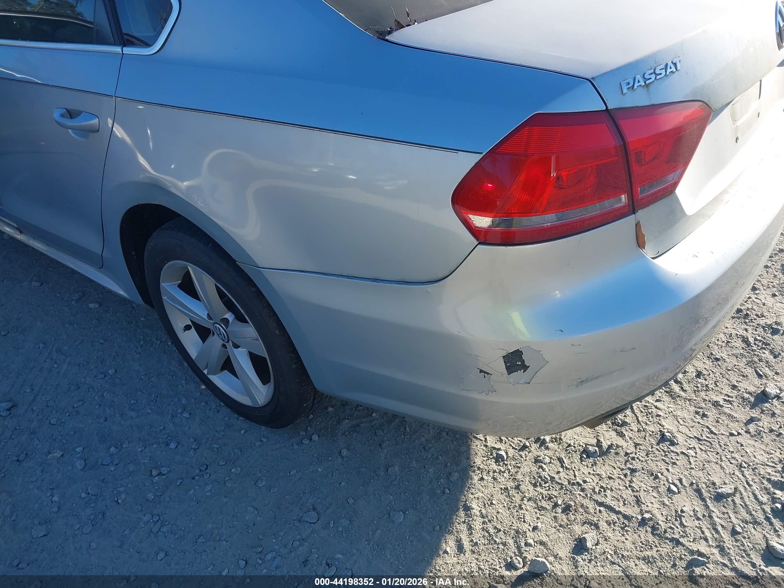 VOLKSWAGEN PASSAT image 6