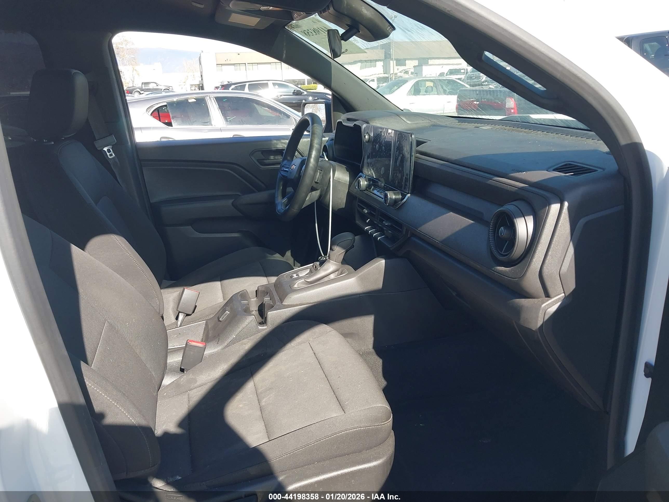 CHEVROLET COLORADO image 5