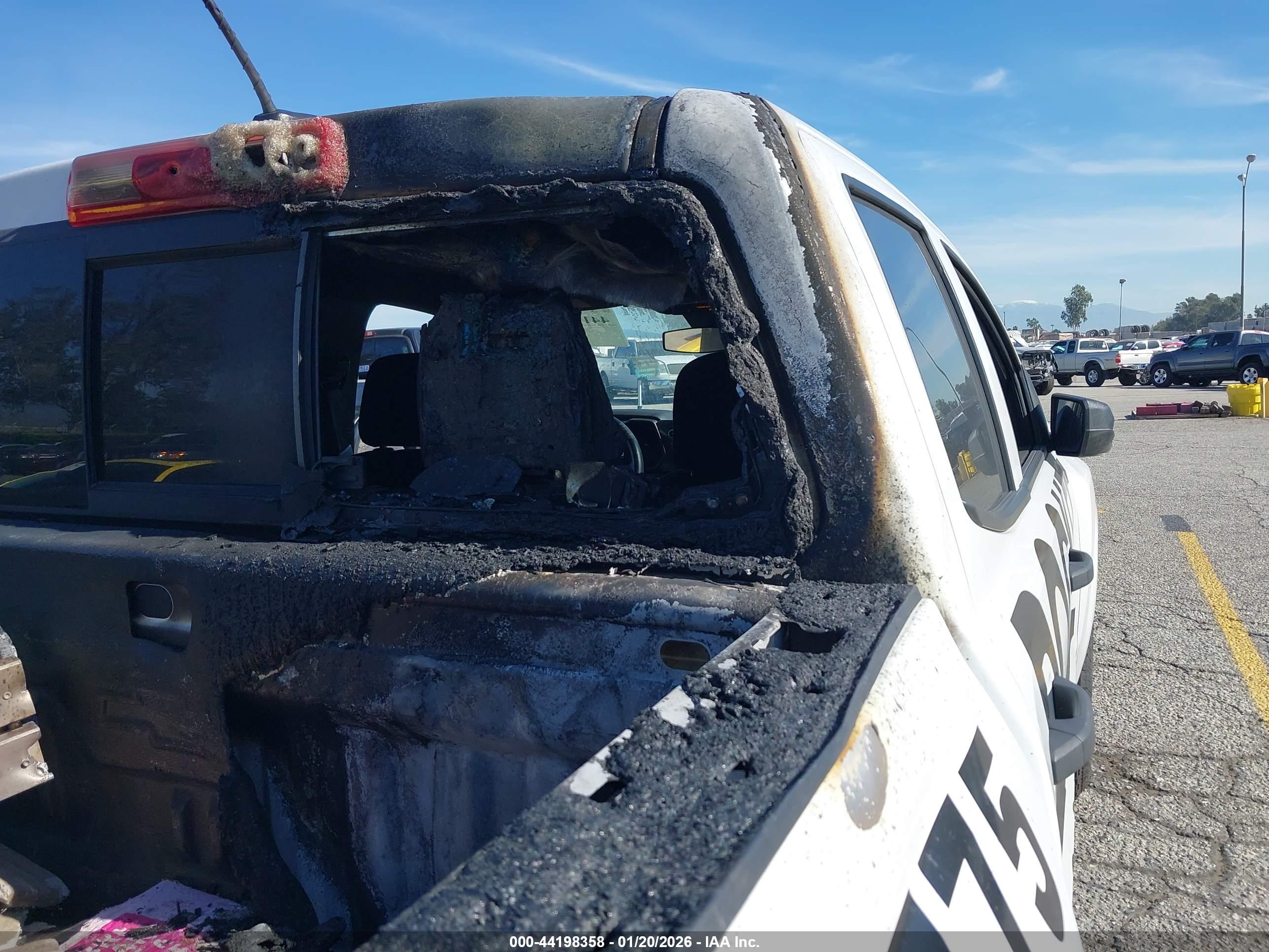 CHEVROLET COLORADO image 6
