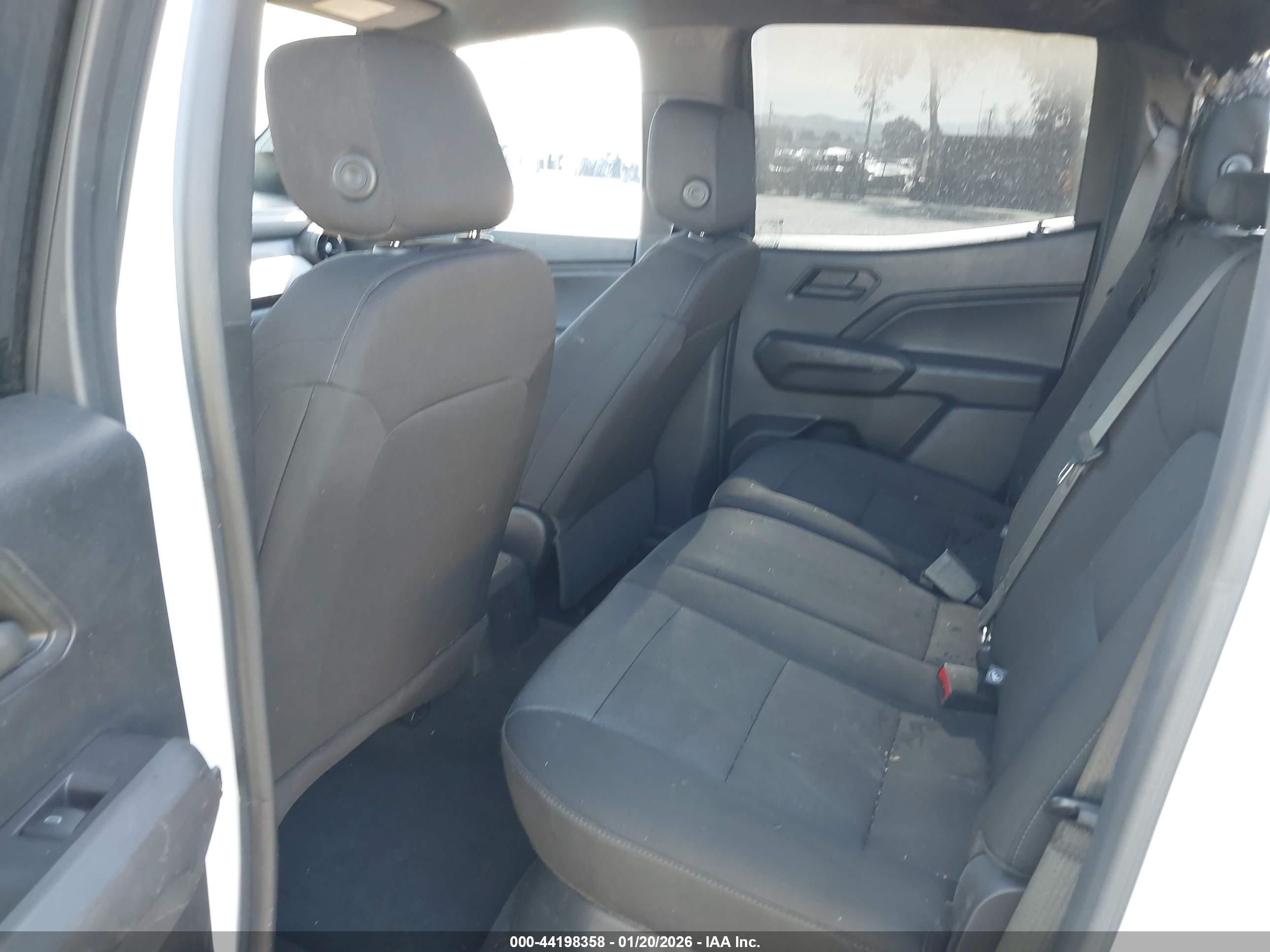CHEVROLET COLORADO image 8