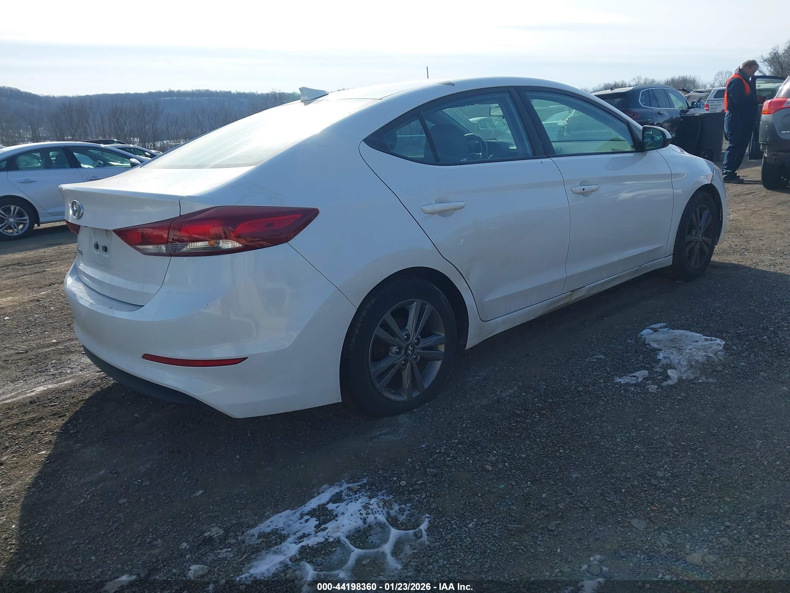 HYUNDAI ELANTRA image 4