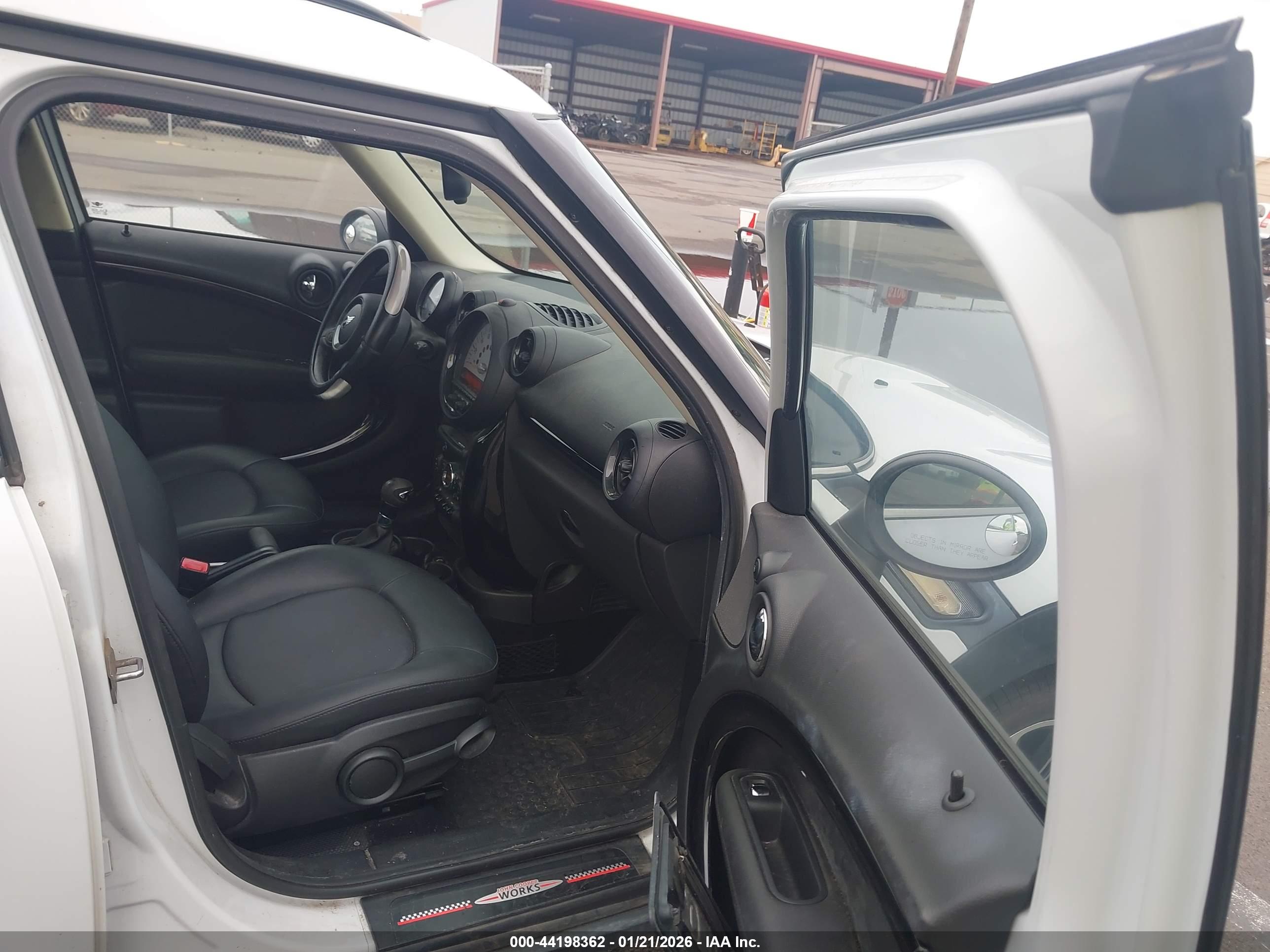MINI COUNTRYMAN image 5