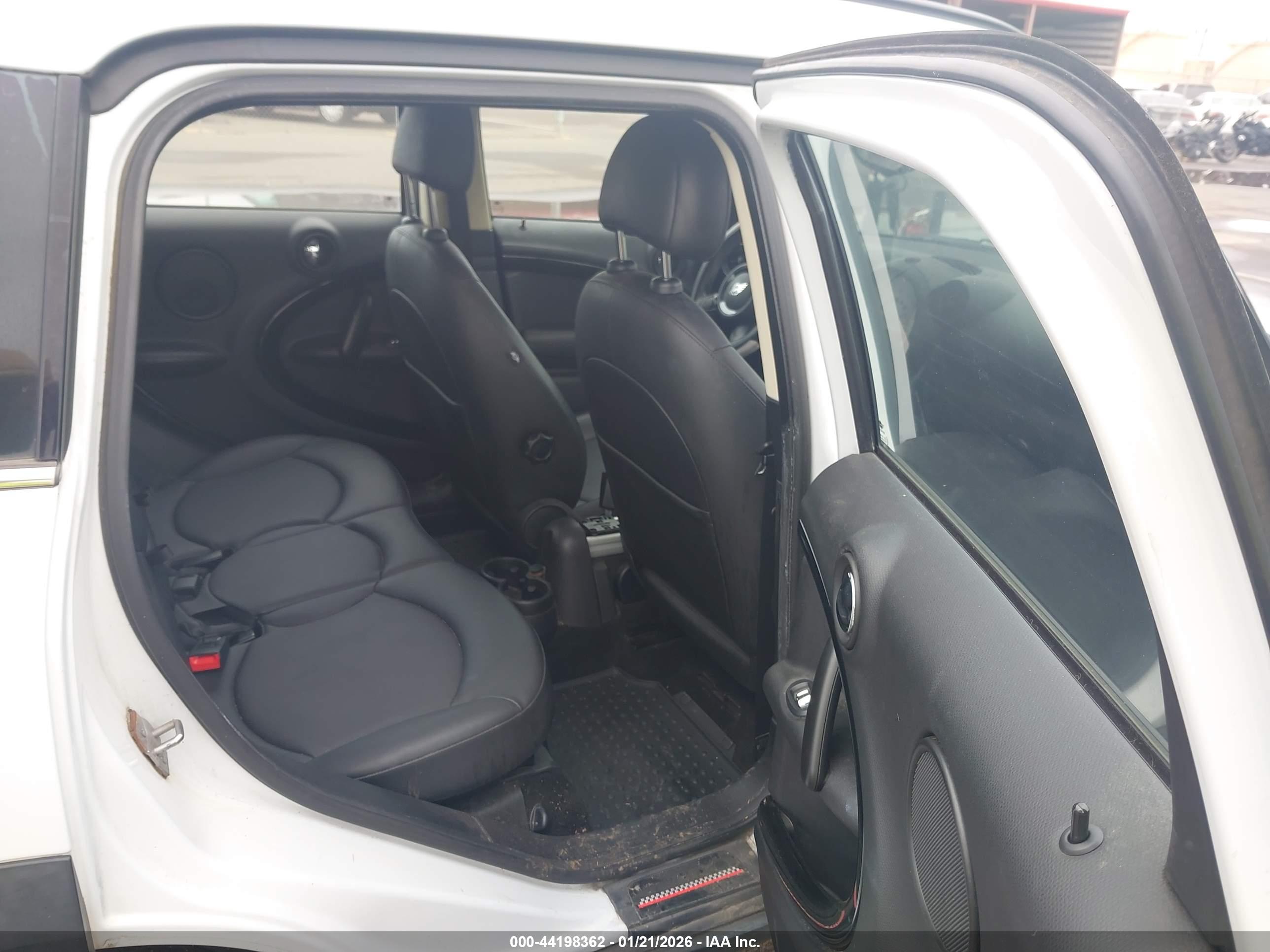 MINI COUNTRYMAN image 8