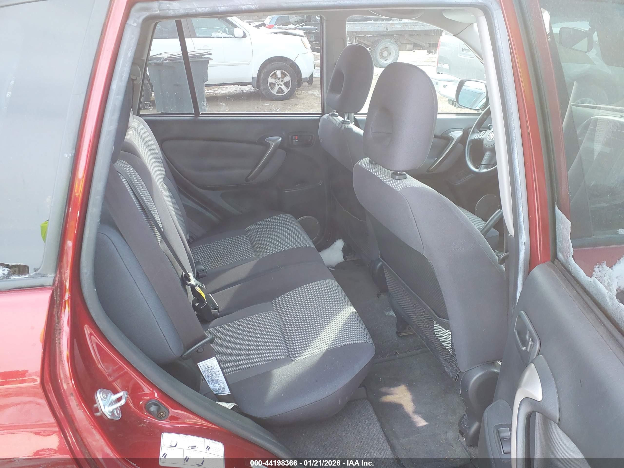 TOYOTA RAV4 image 8