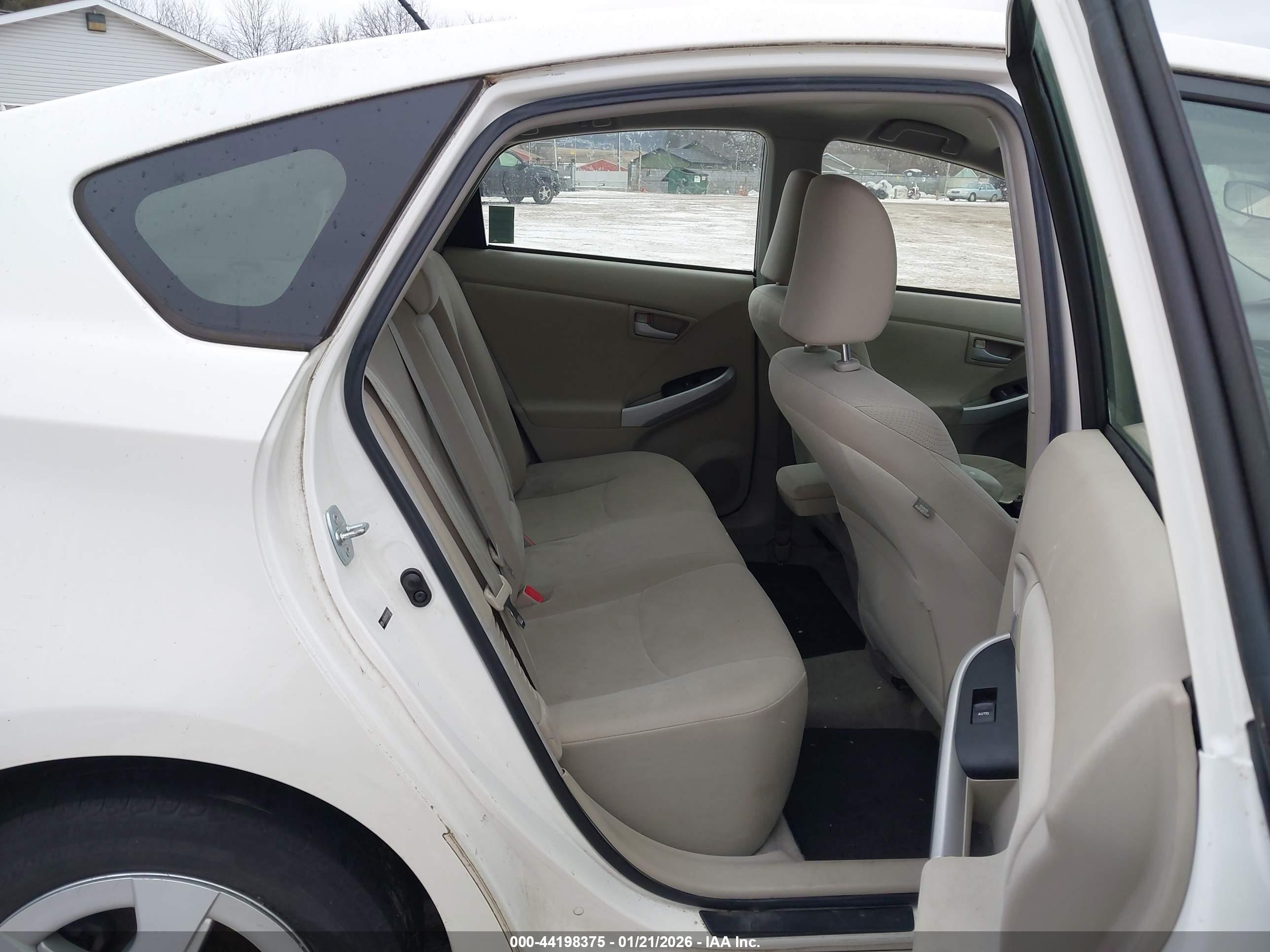 TOYOTA PRIUS image 8