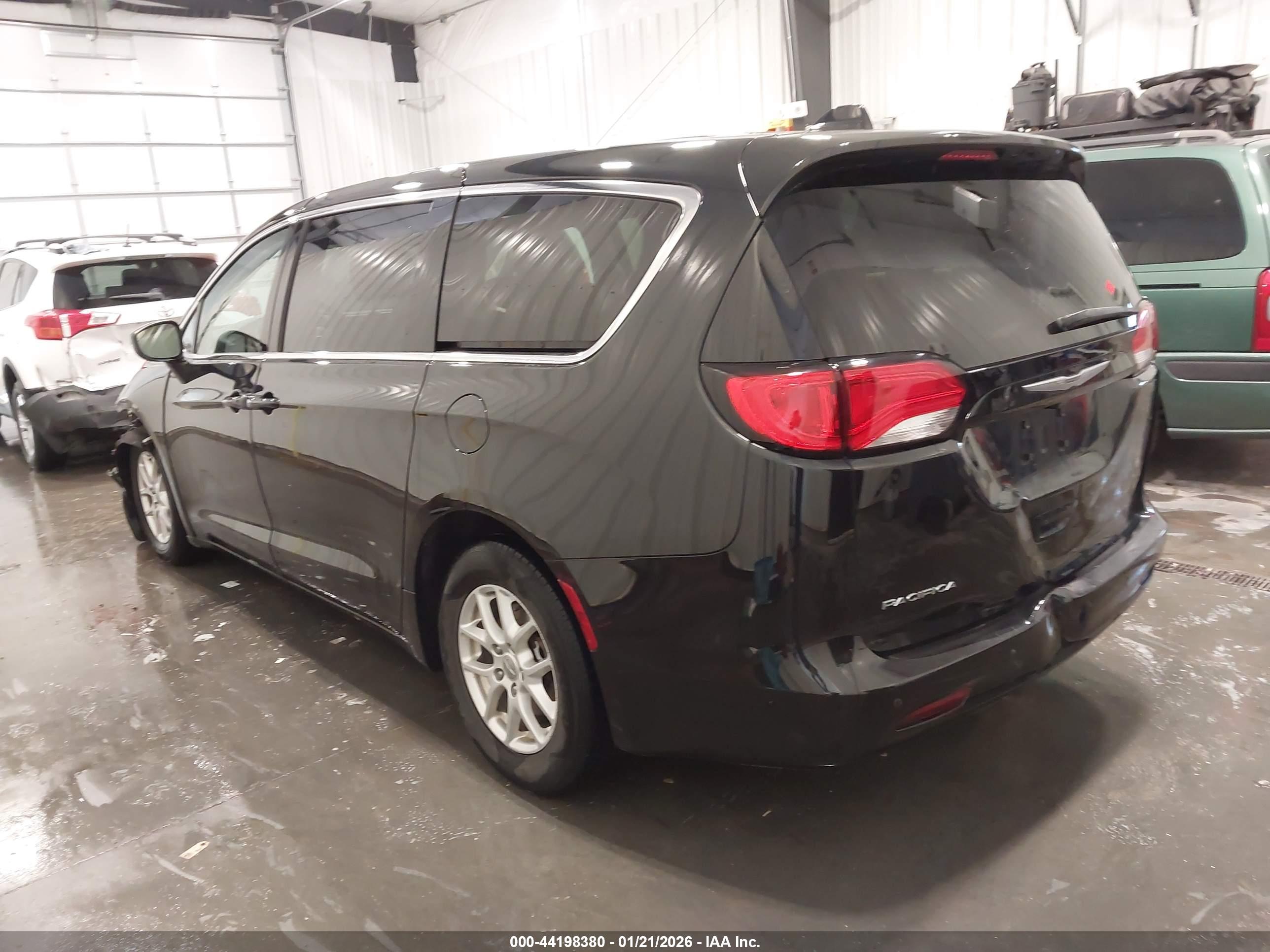 CHRYSLER PACIFICA image 3