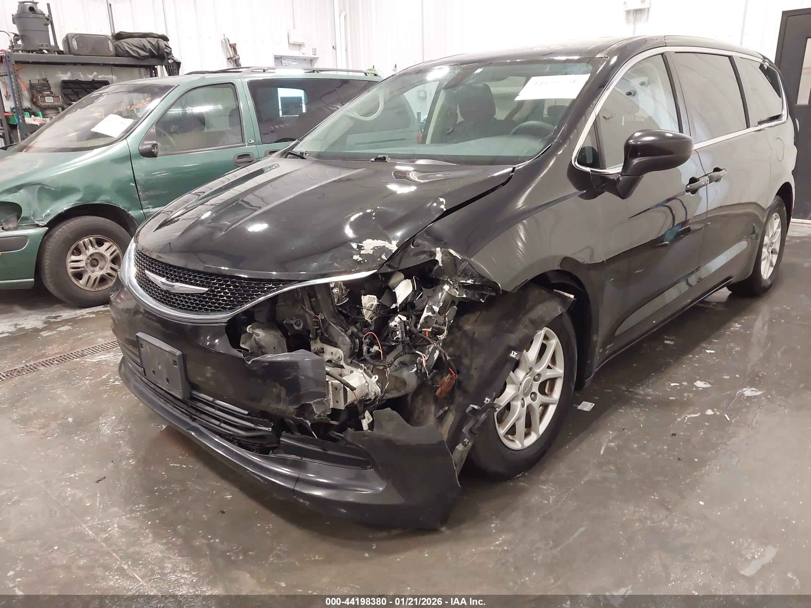 CHRYSLER PACIFICA image 6