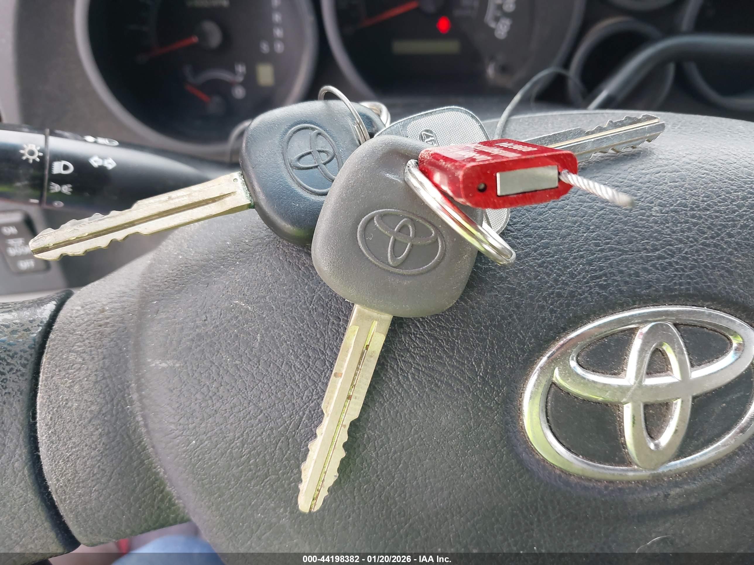TOYOTA TUNDRA image 11