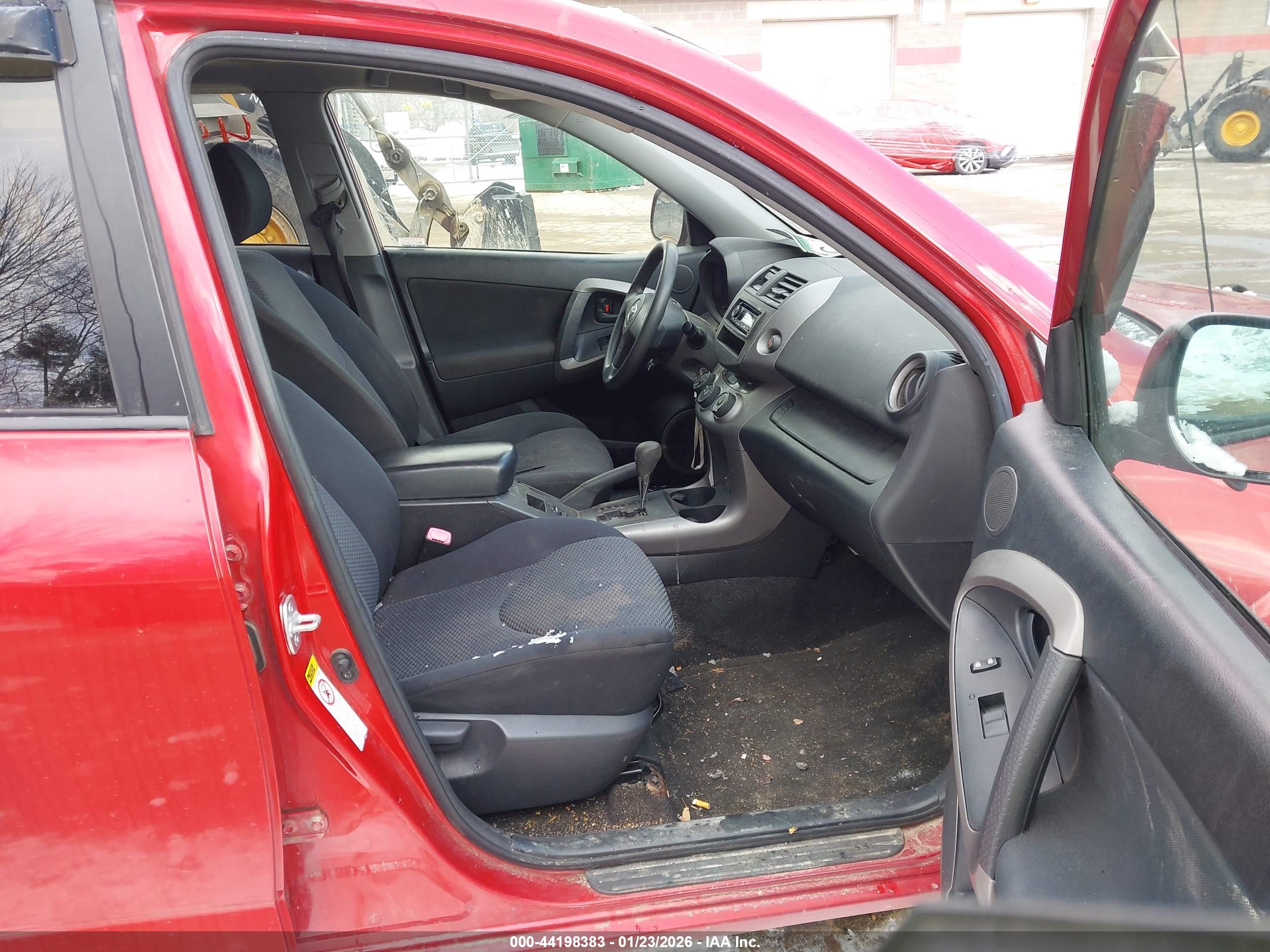 TOYOTA RAV4 image 5