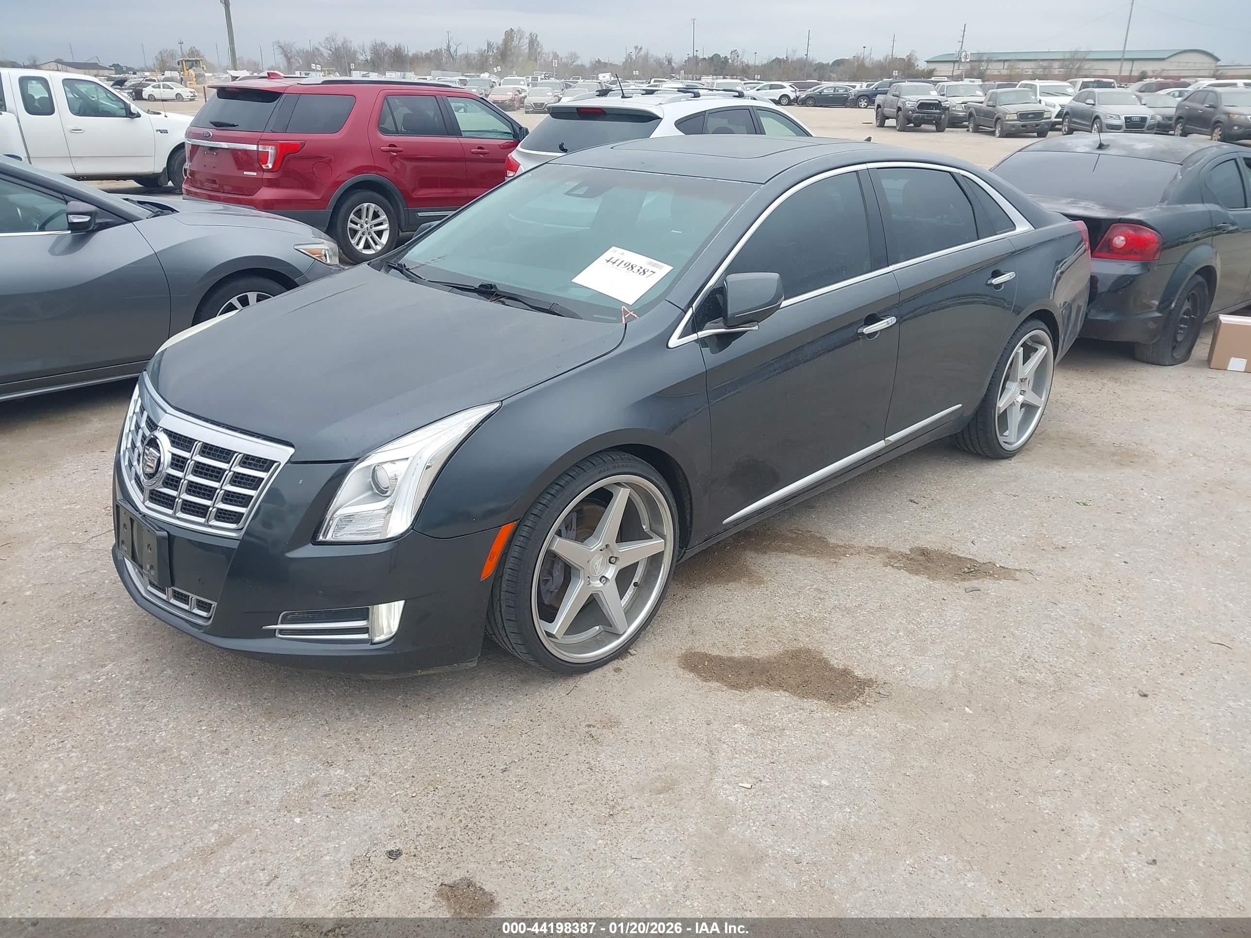 CADILLAC XTS image 2