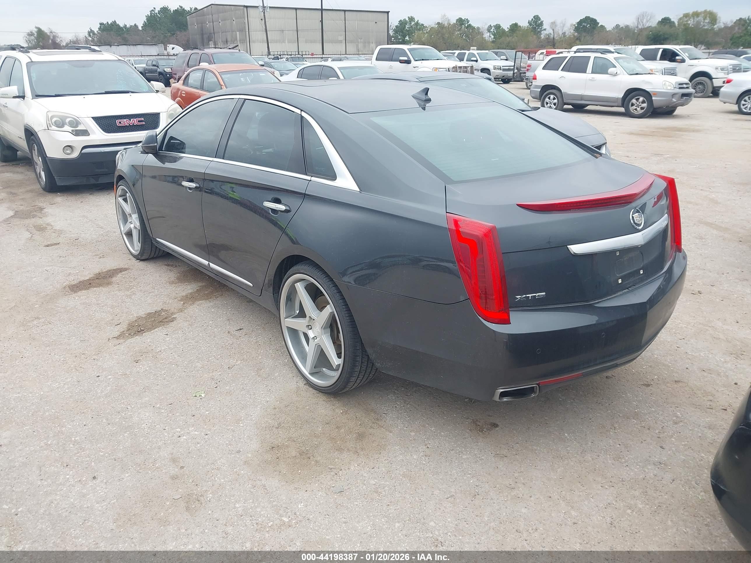 CADILLAC XTS image 3