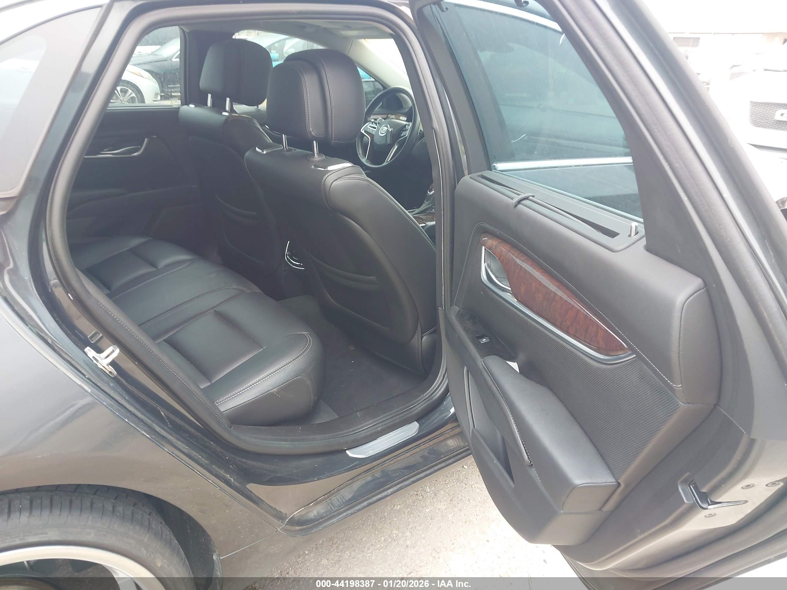 CADILLAC XTS image 8