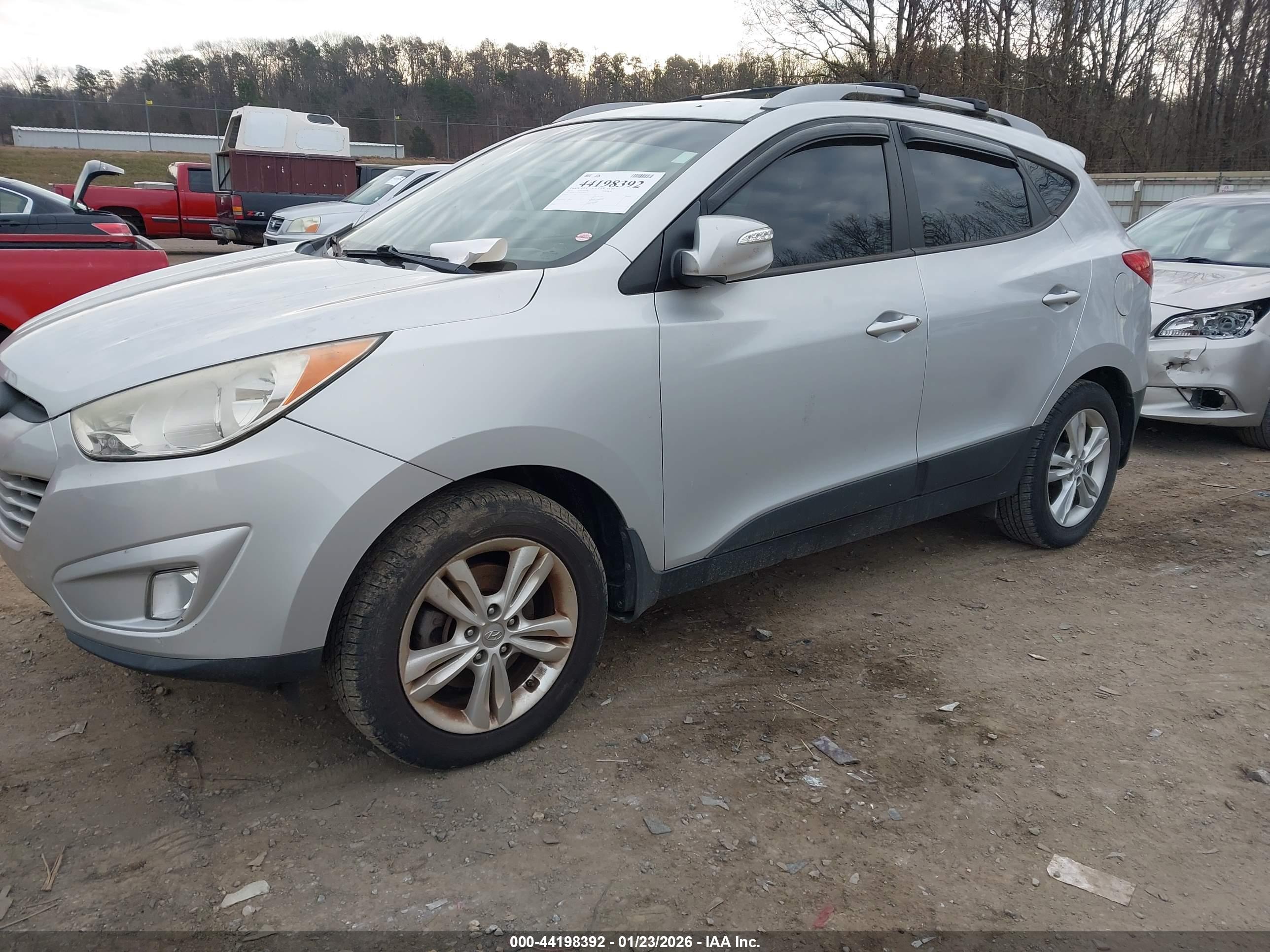 HYUNDAI TUCSON image 2
