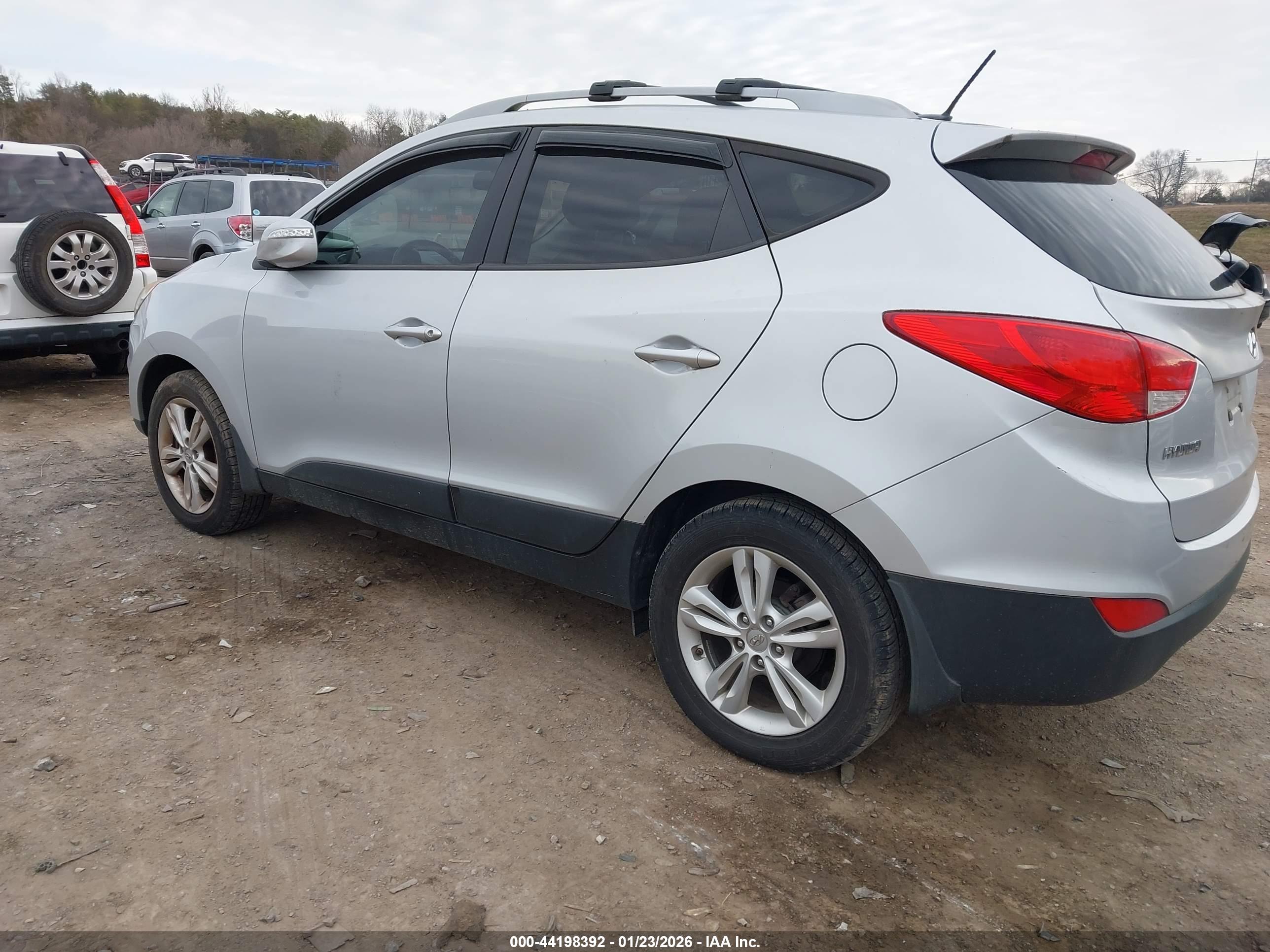 HYUNDAI TUCSON image 3
