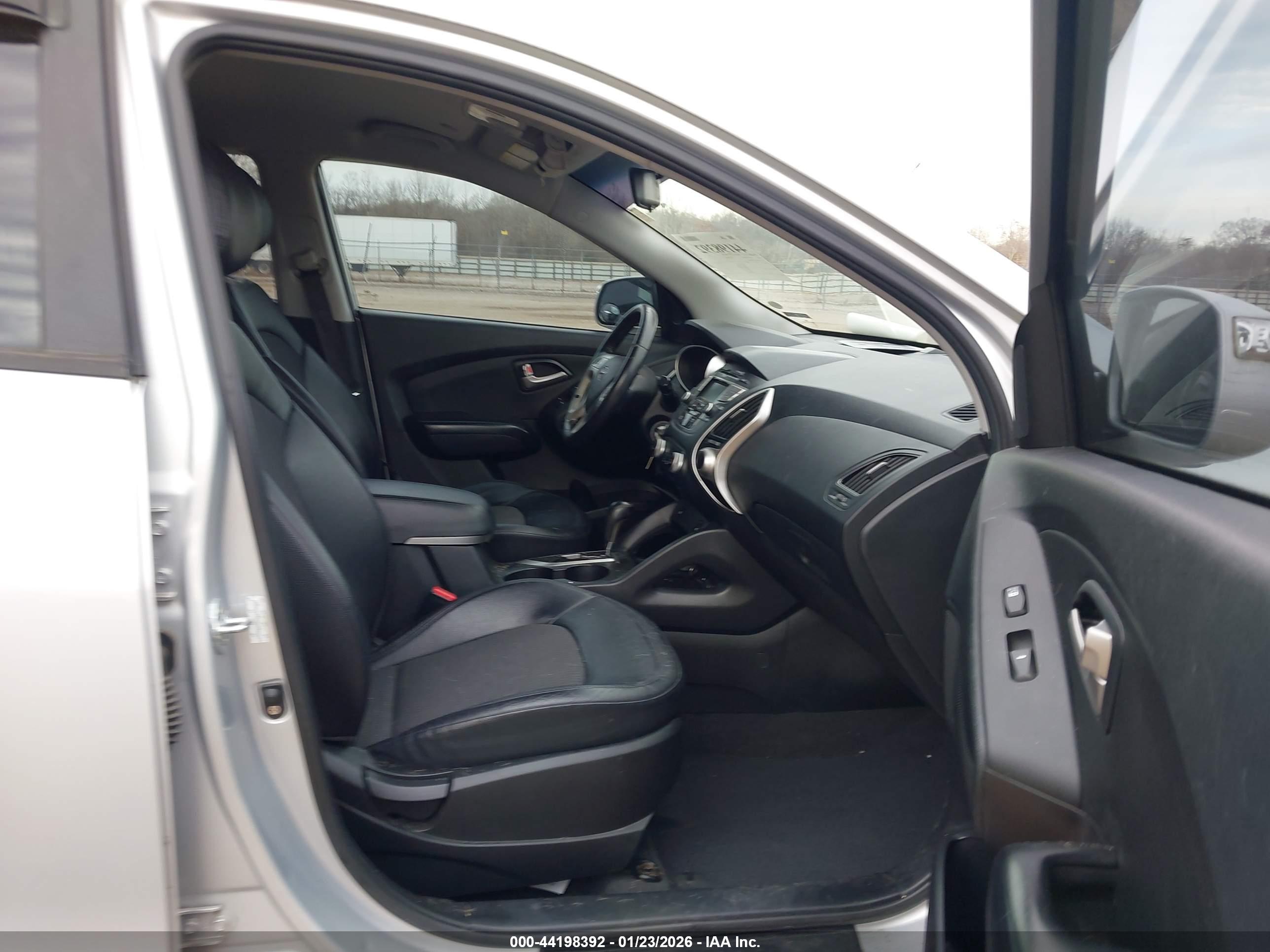HYUNDAI TUCSON image 5