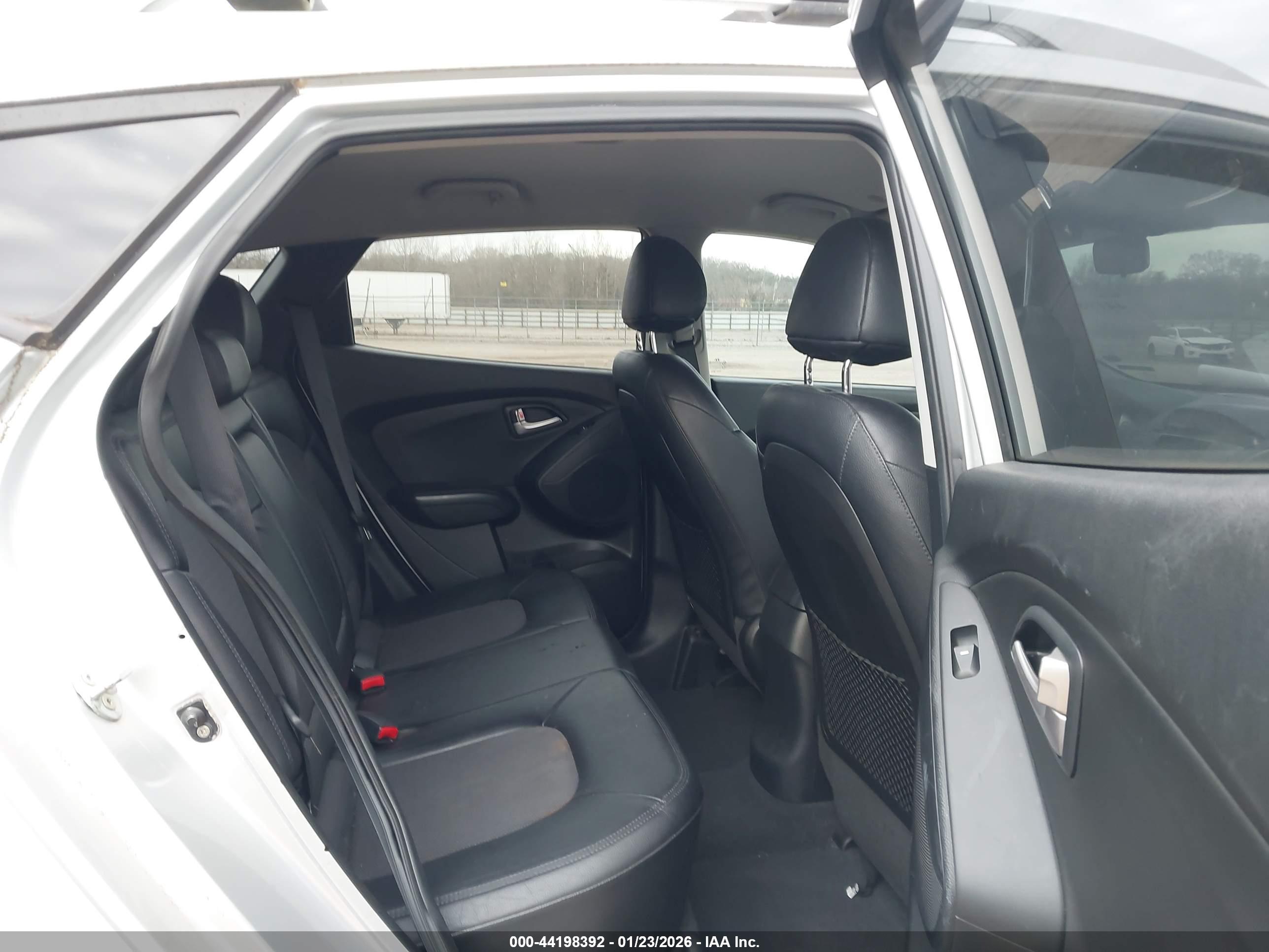 HYUNDAI TUCSON image 8