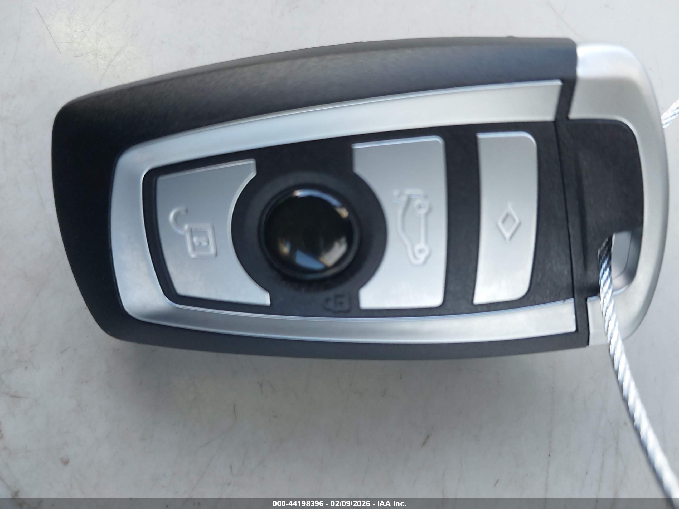 BMW 528I image 11