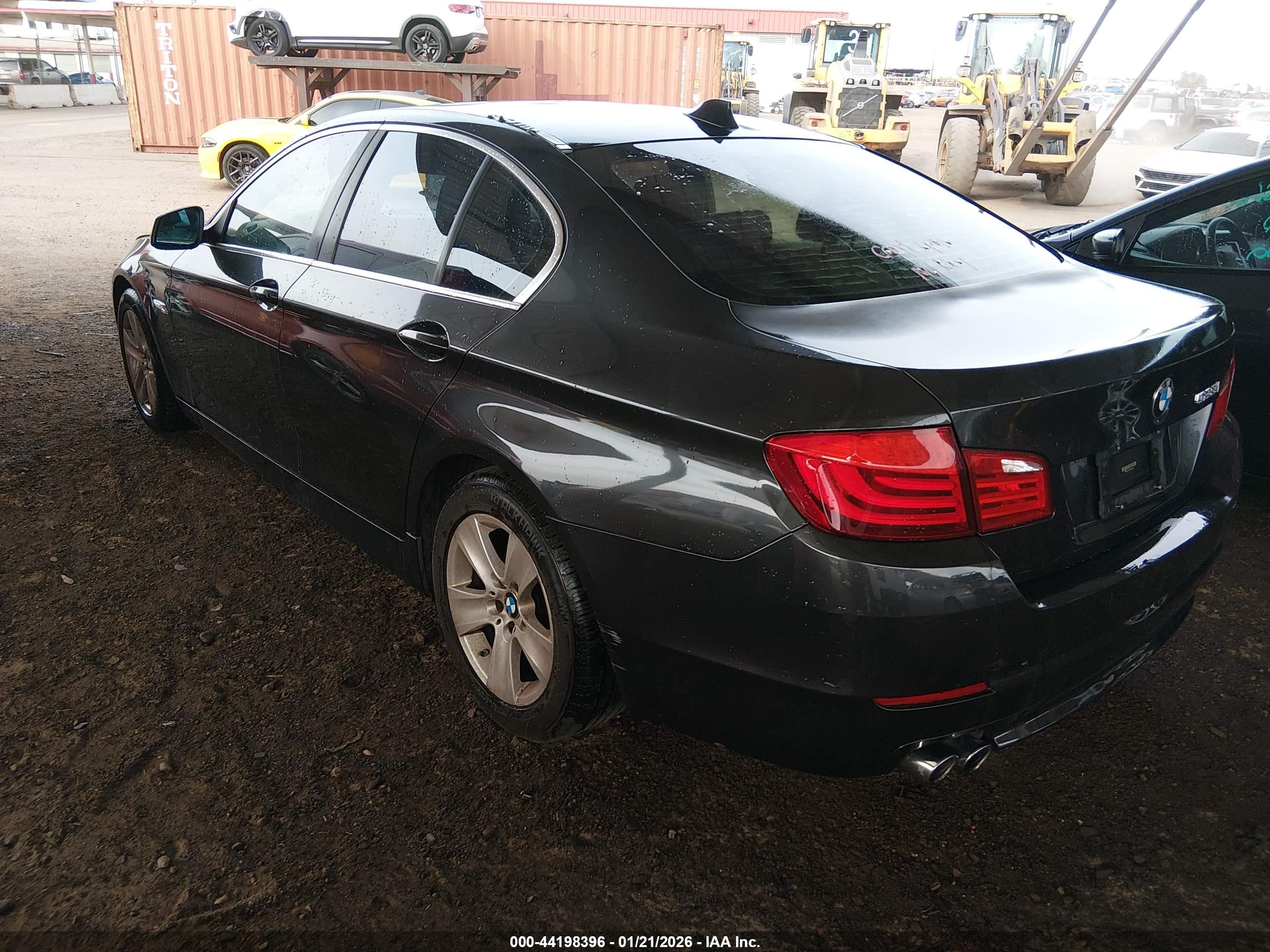 BMW 528I image 3