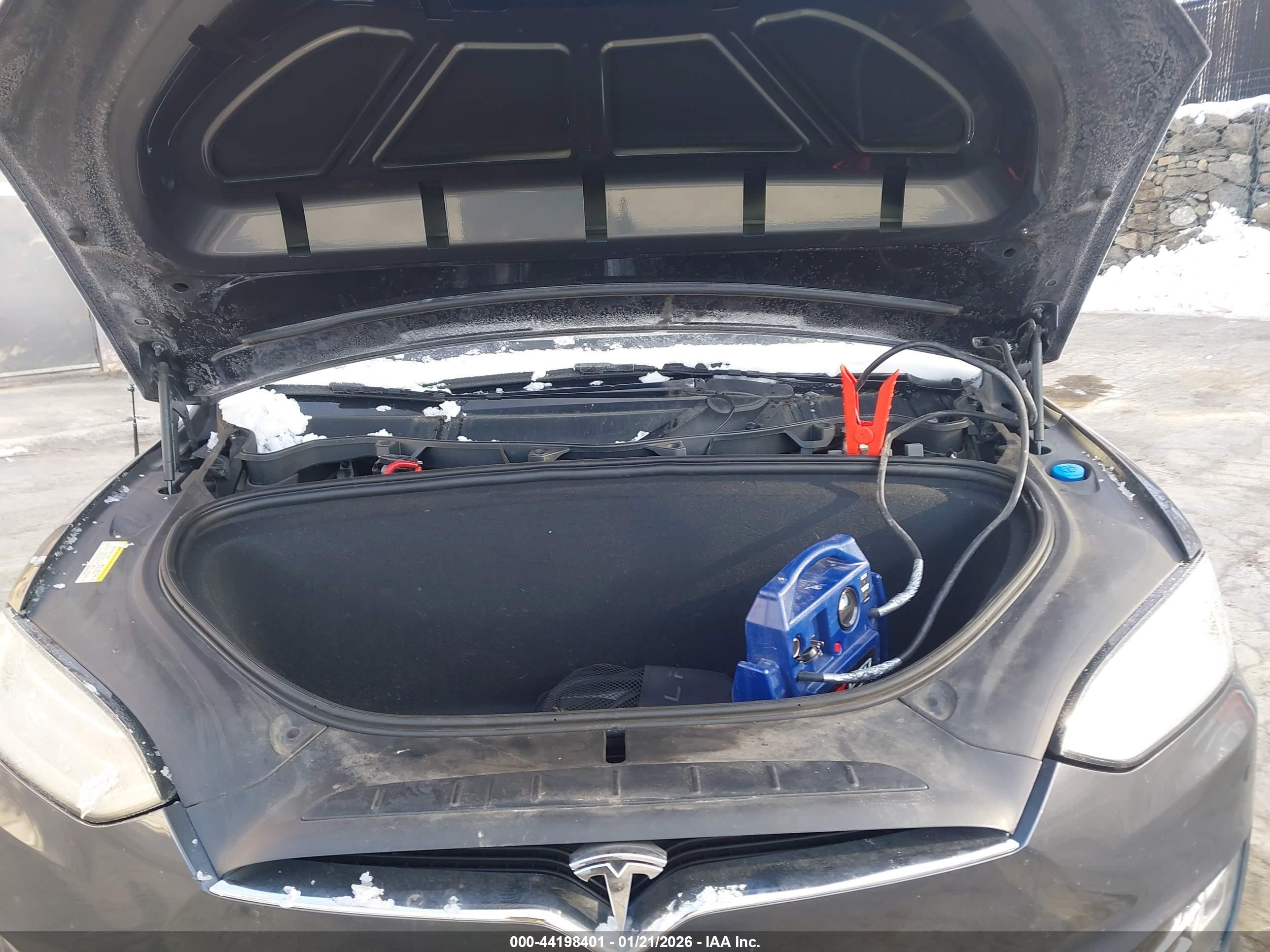 TESLA MODEL image 10