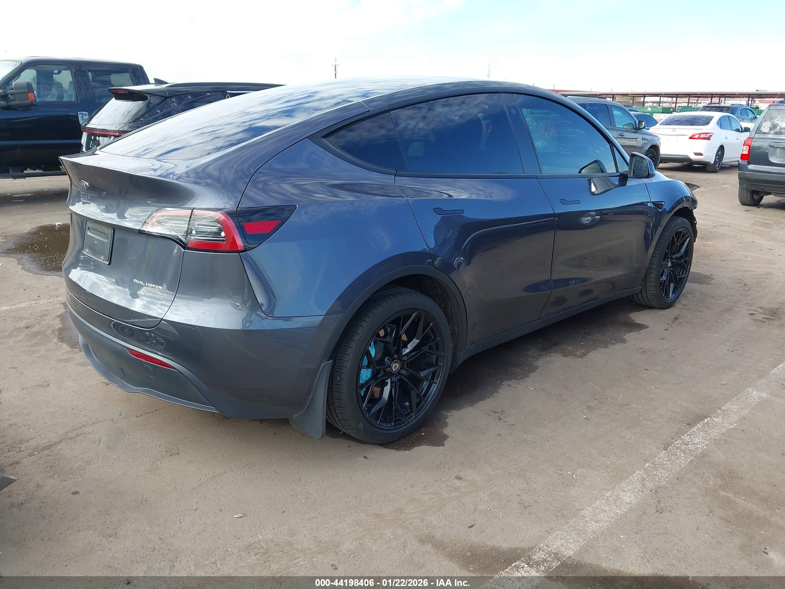 TESLA MODEL image 4